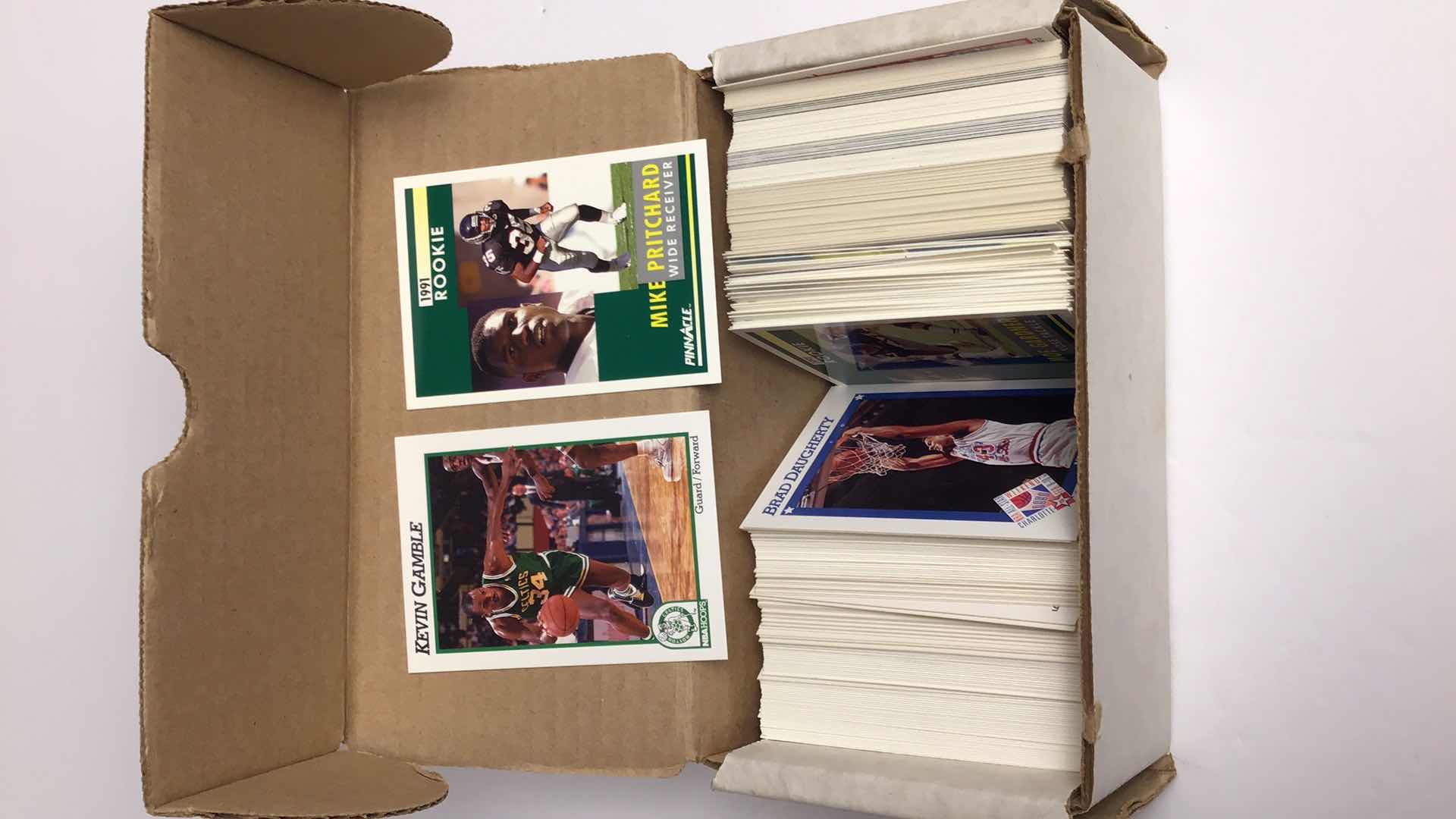 Photo 1 of $50 LOT OF APPROX 250 PINNACLE & NBA HOOPS 1990s NBA/NFL TRADING CARDS*