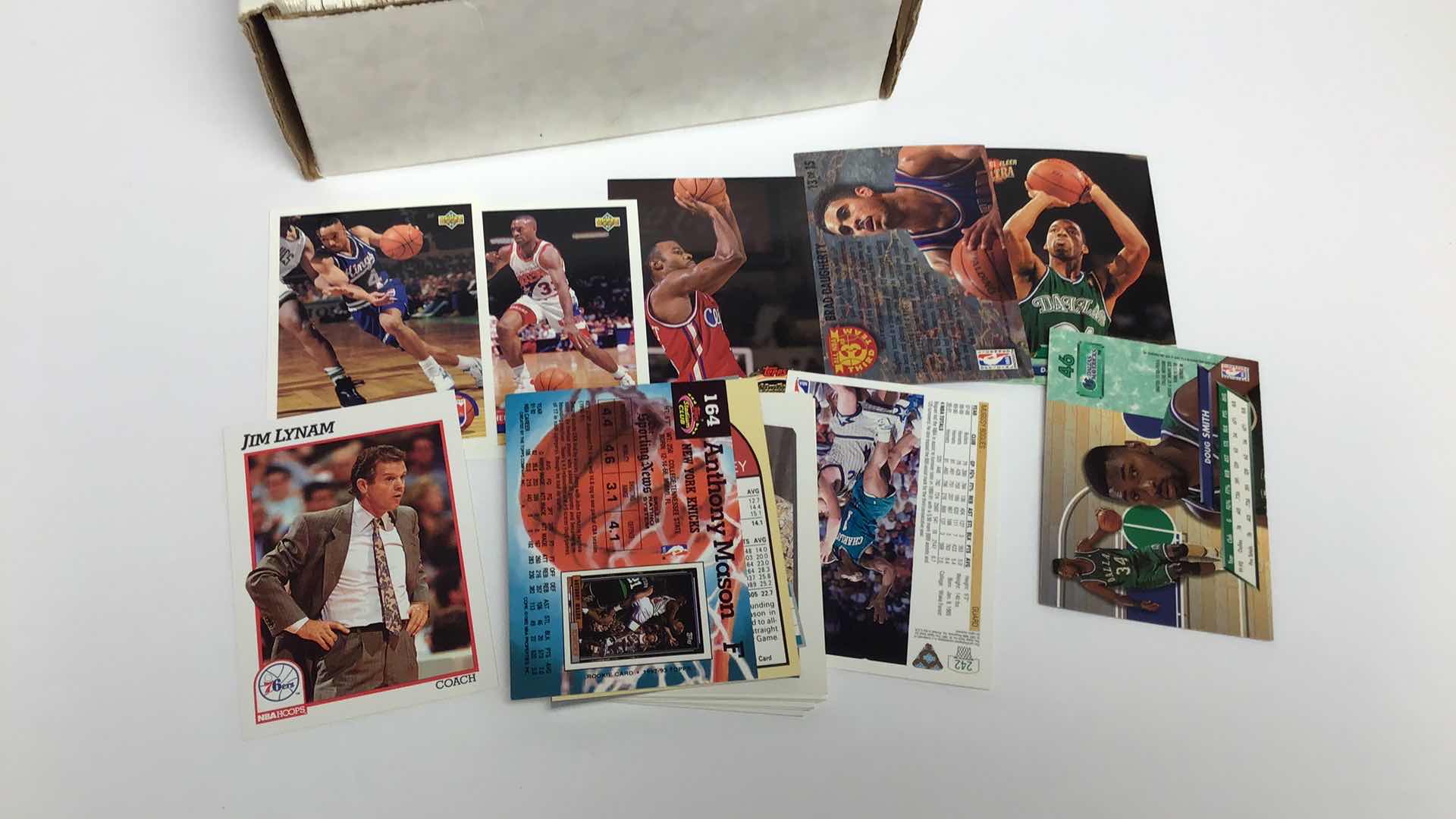 Photo 3 of $100 LOT OF APPROX 400 NFL & NBA 1990S TRADING CARDS (TOPPS, FLEER, UPPER DECKS, NBA HOOPS)*