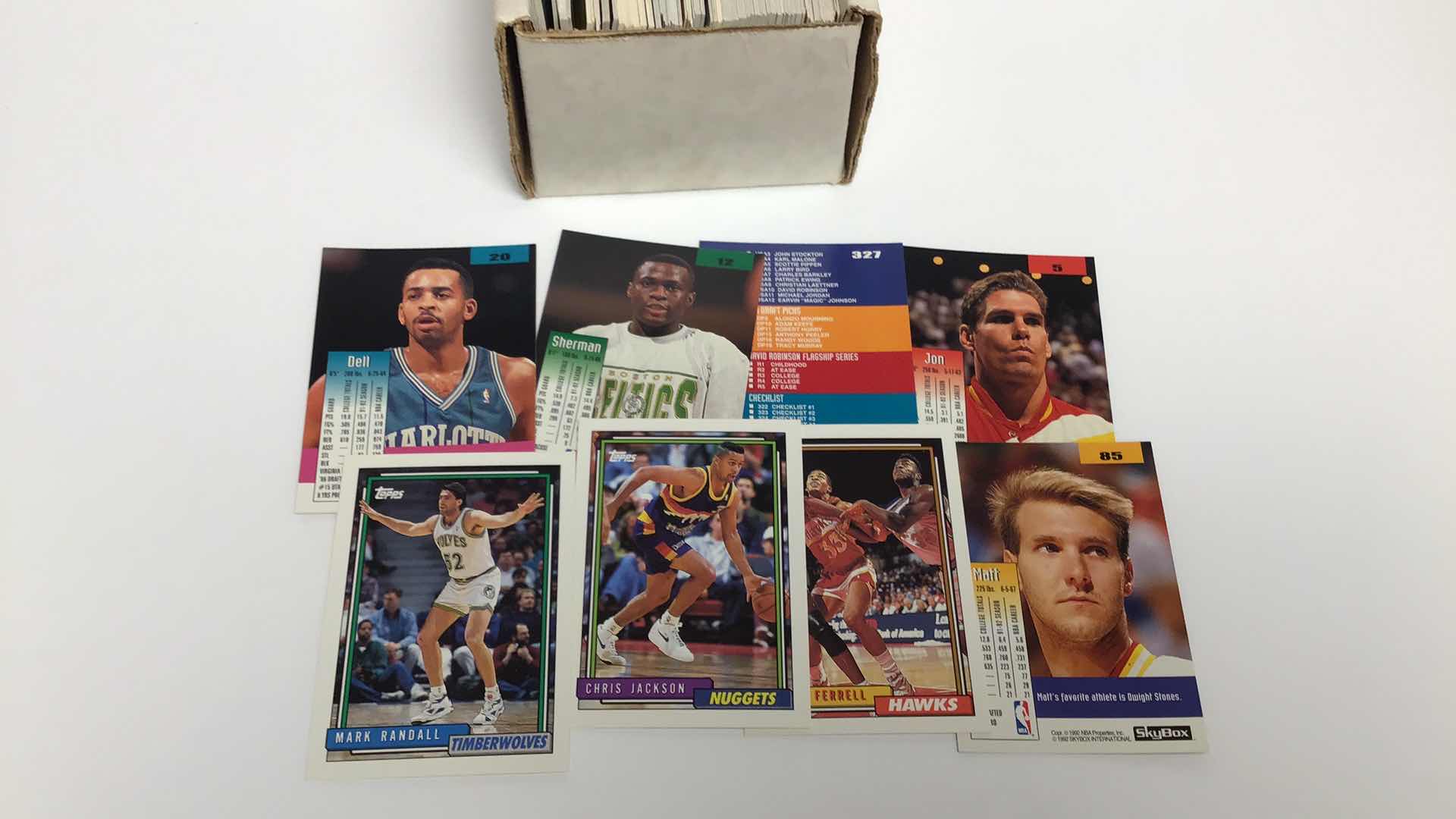 Photo 2 of $50 LOT OF APPROX 200 TOPPS & SKYBOX NBA CARDS 1990S*
