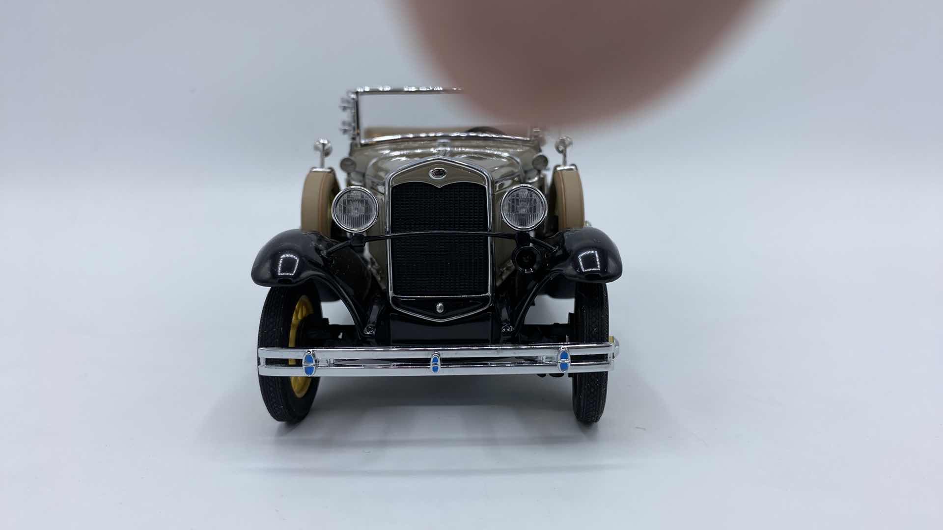 Photo 4 of DANBURY MINT 1931 FORD MODEL A ROADSTER DIE  1:24. BOX INCLUDED $199