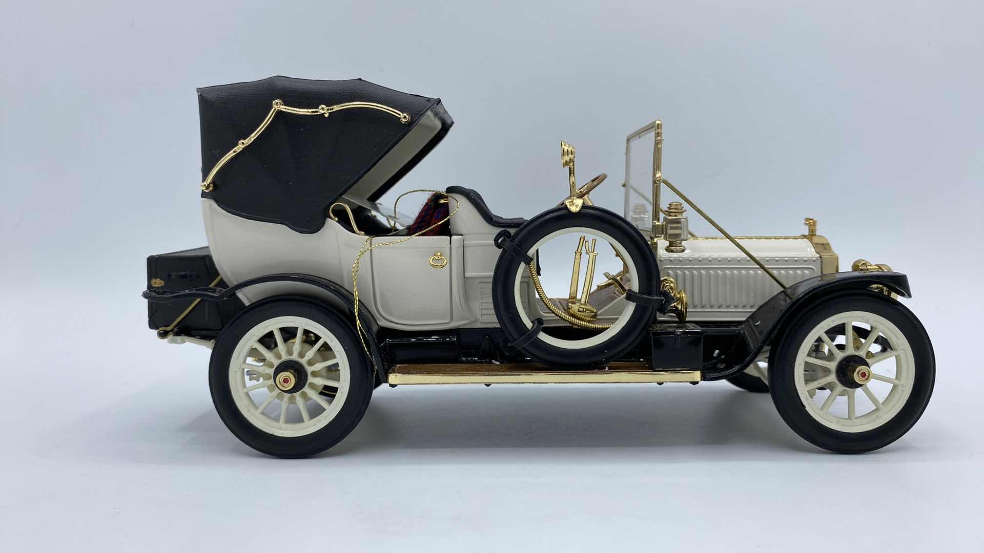 Photo 2 of FRANKLIN MINT 1912 PACKARD VICTORIA MODEL 1-48 WITH BOX $350