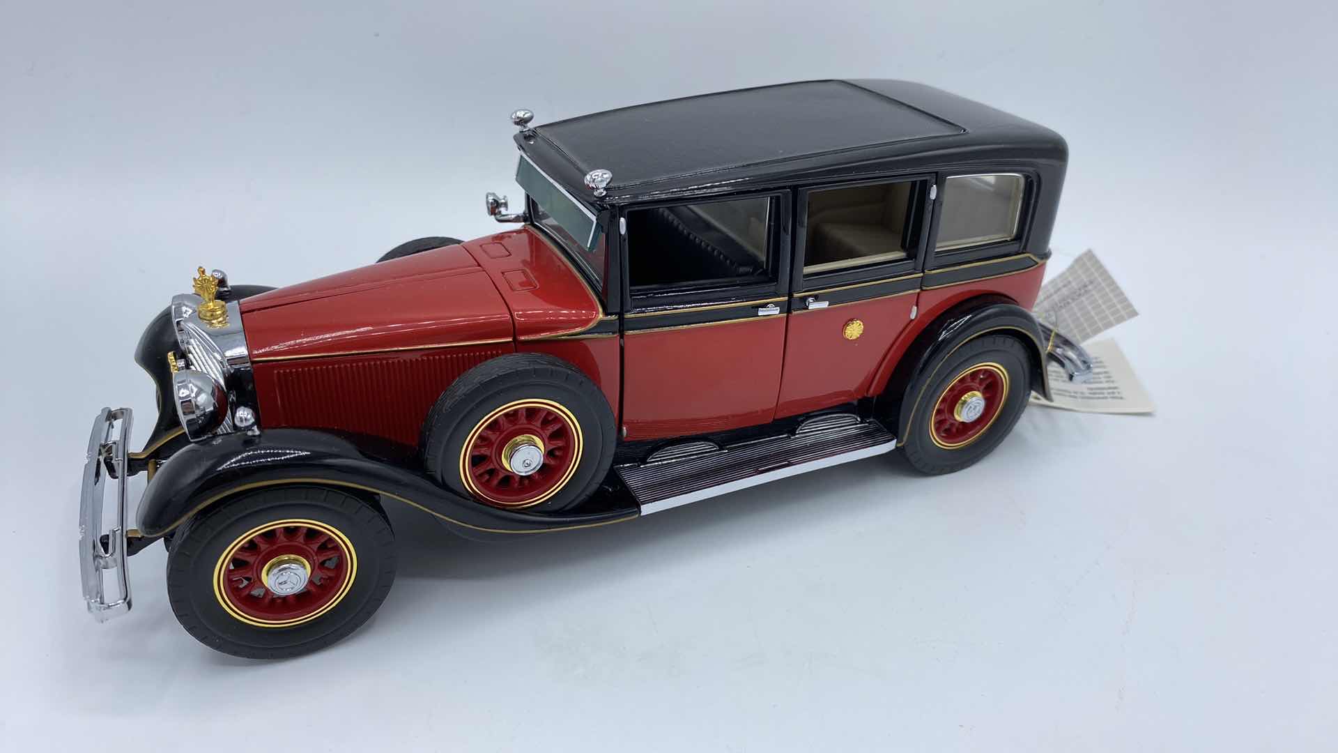 Photo 3 of FRANKLIN MINT 1935 MERCEDES BENZ 770K MODEL 1-24 WITH BOX $250