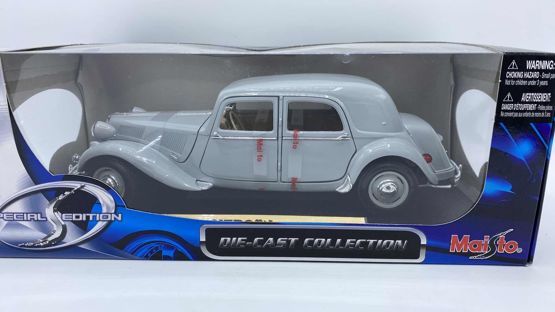 Photo 2 of PAIR OF MAISTO MODELS 1955 MERCEDES BENZ 300S & 1952 CITROEN SCALE 1:18