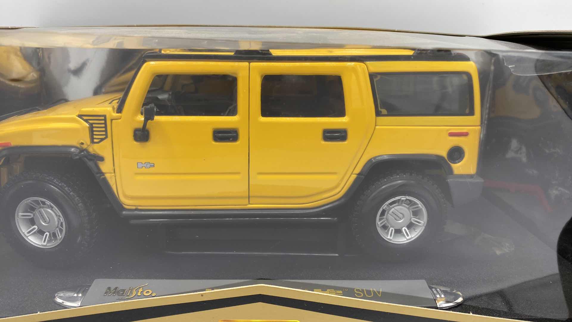 Photo 2 of MAISTO MODEL HUMMER H2 SUV SCALE 1:17 $50