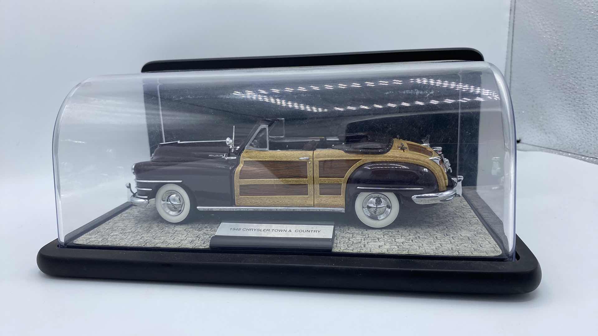 Photo 5 of DANBURY MINT 1948 CHRYSLER CONVERTIBLE TOWN & COUNTRY SCALE 1:24