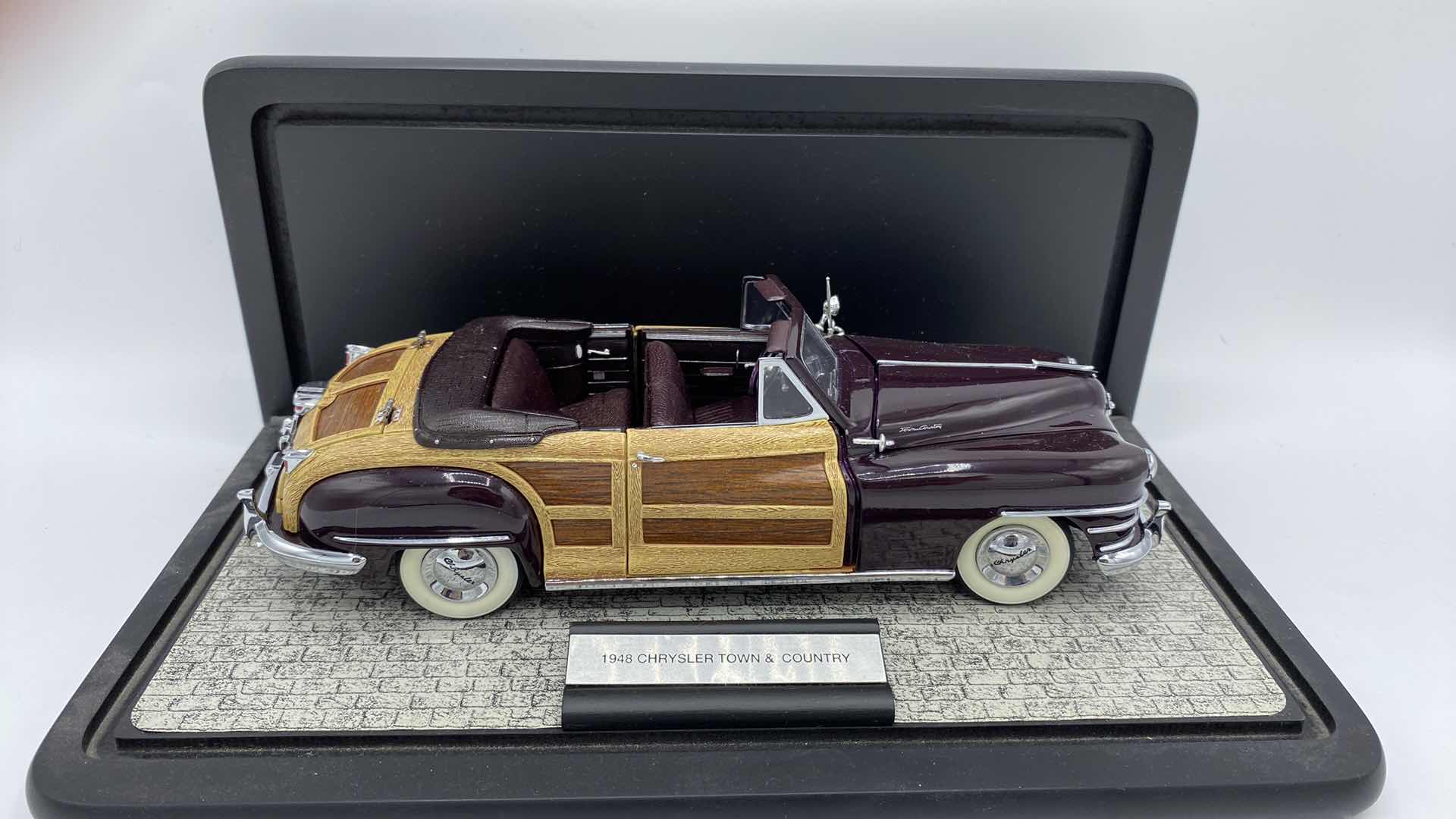 Photo 1 of DANBURY MINT 1948 CHRYSLER CONVERTIBLE TOWN & COUNTRY SCALE 1:24