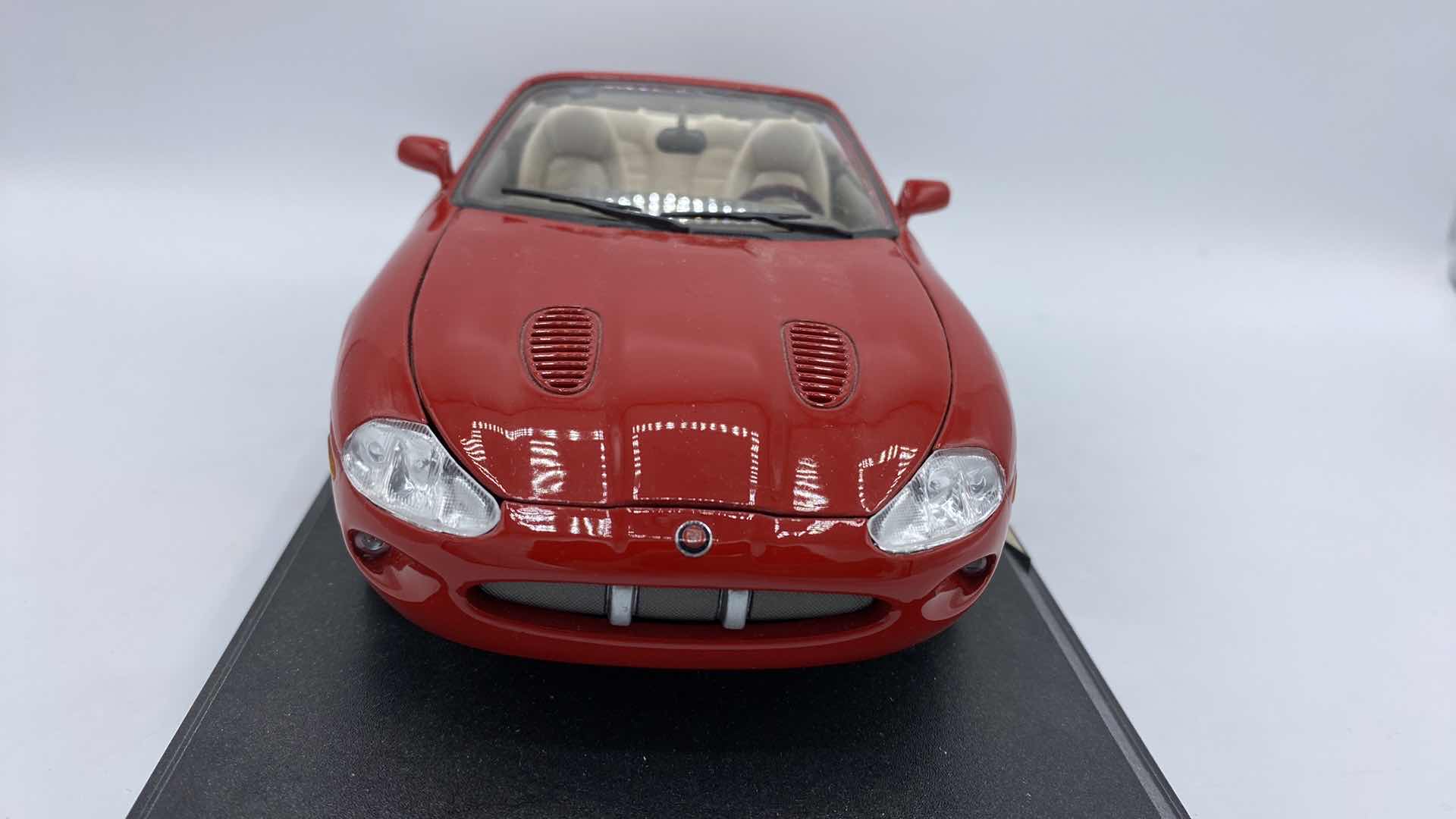 Photo 3 of MAISTO 1998 JAGUAR XKR SCALE 1:18 $100