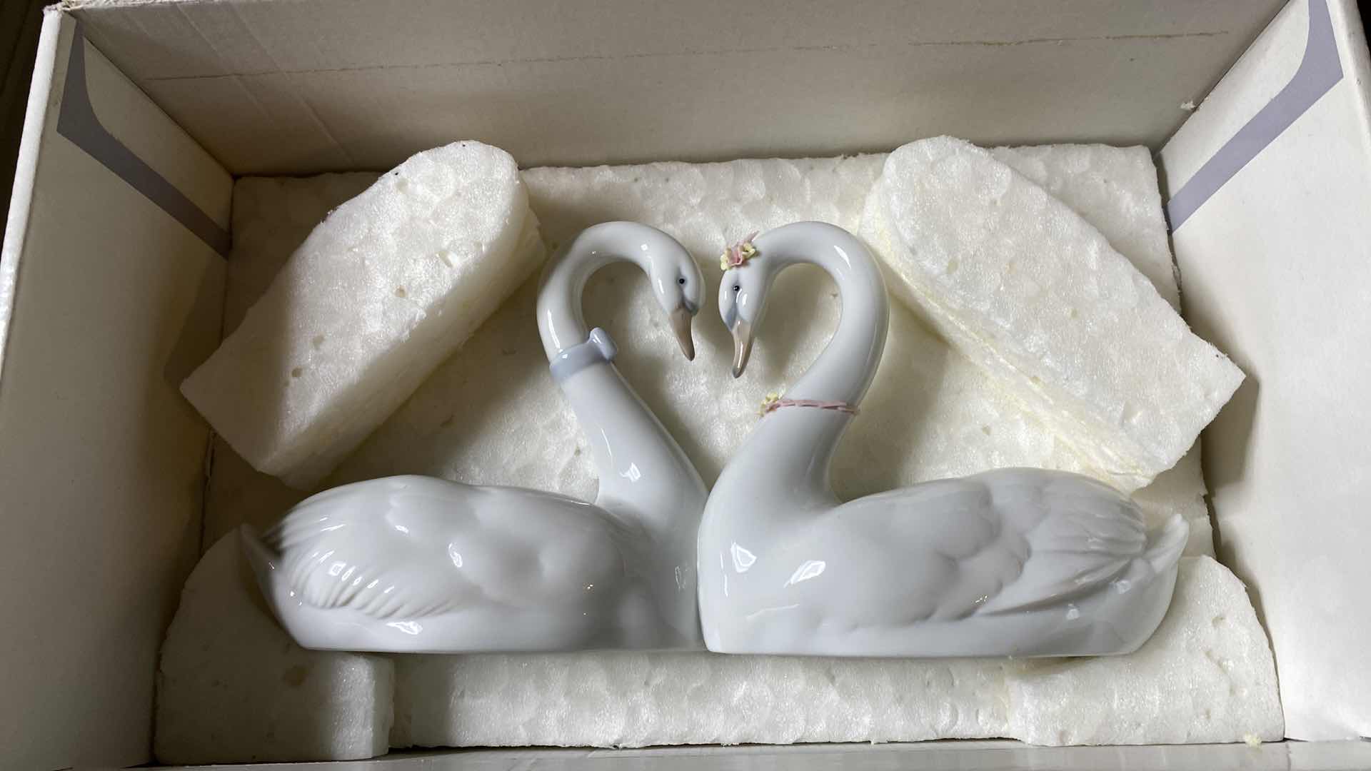 Photo 3 of VINTAGE LLADRO #6585 ENDLESS LOVE 11“ x 5“ BOX INCLUDED