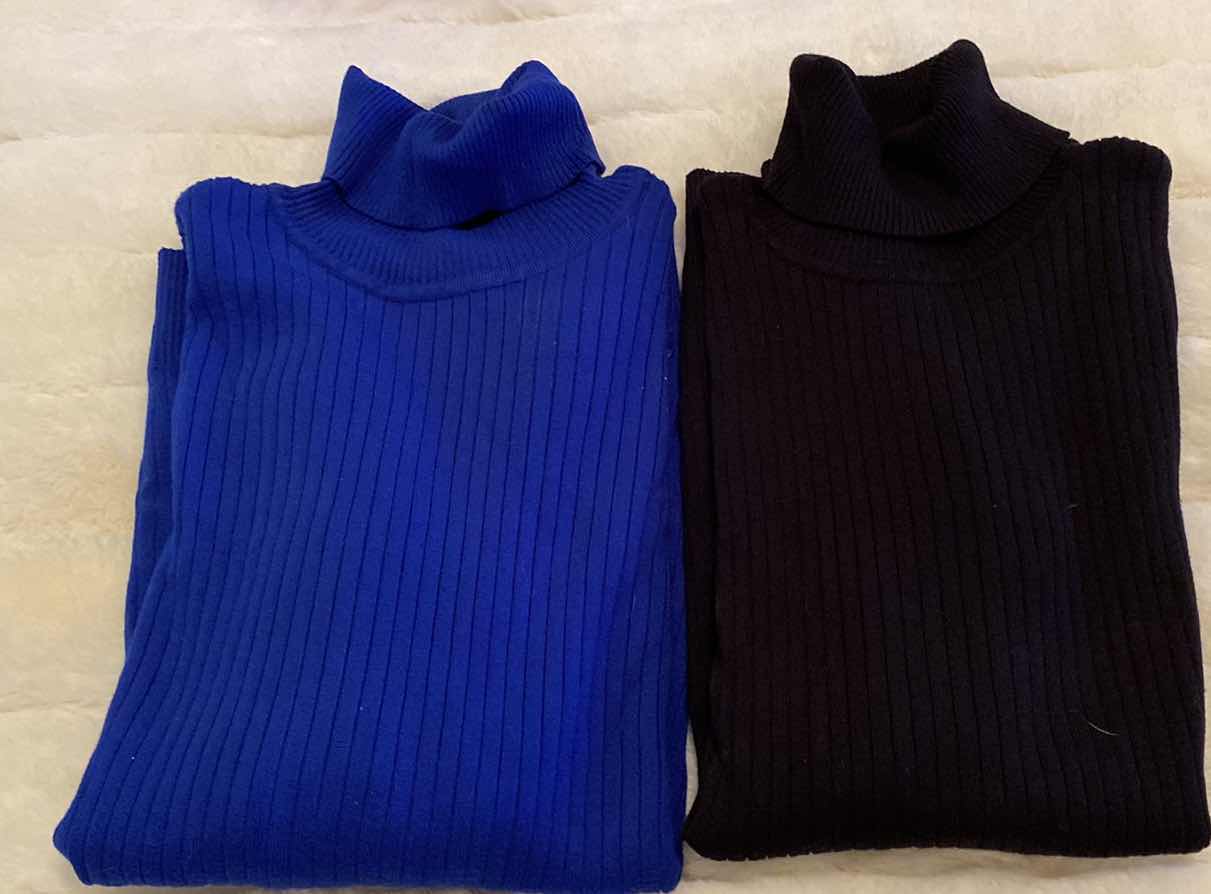 Photo 3 of 4- WOMENS SIZE SMALL NEW  CALVIN KLEIN OVERSIZED SWEATERS (1 has tag)