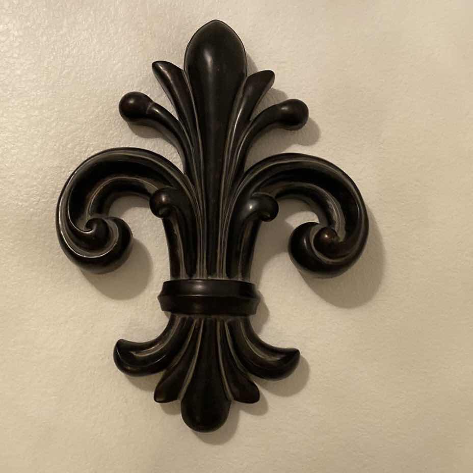 Photo 1 of WOOD FLEUR DE LIS 18” X 24”