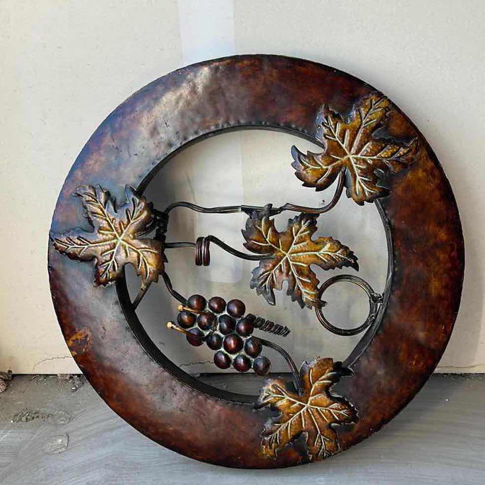 Photo 4 of IRON WALL DECOR 25” ROUND