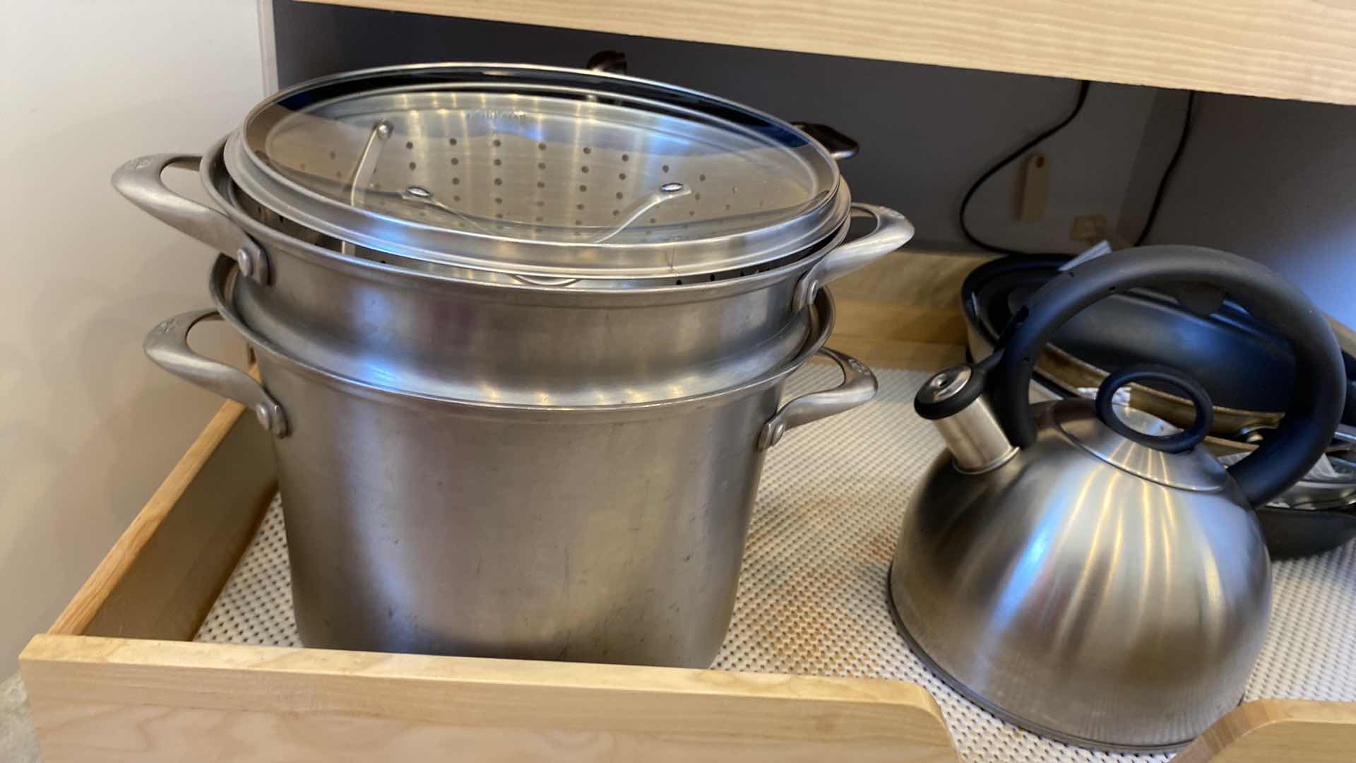 Photo 3 of CONTENTS KITCHEN CABINET SHELF POTS AND PANS