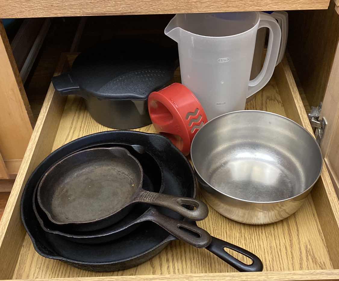 Photo 3 of CONTENTS OF KITCHEN CABINET POTS AND PANS