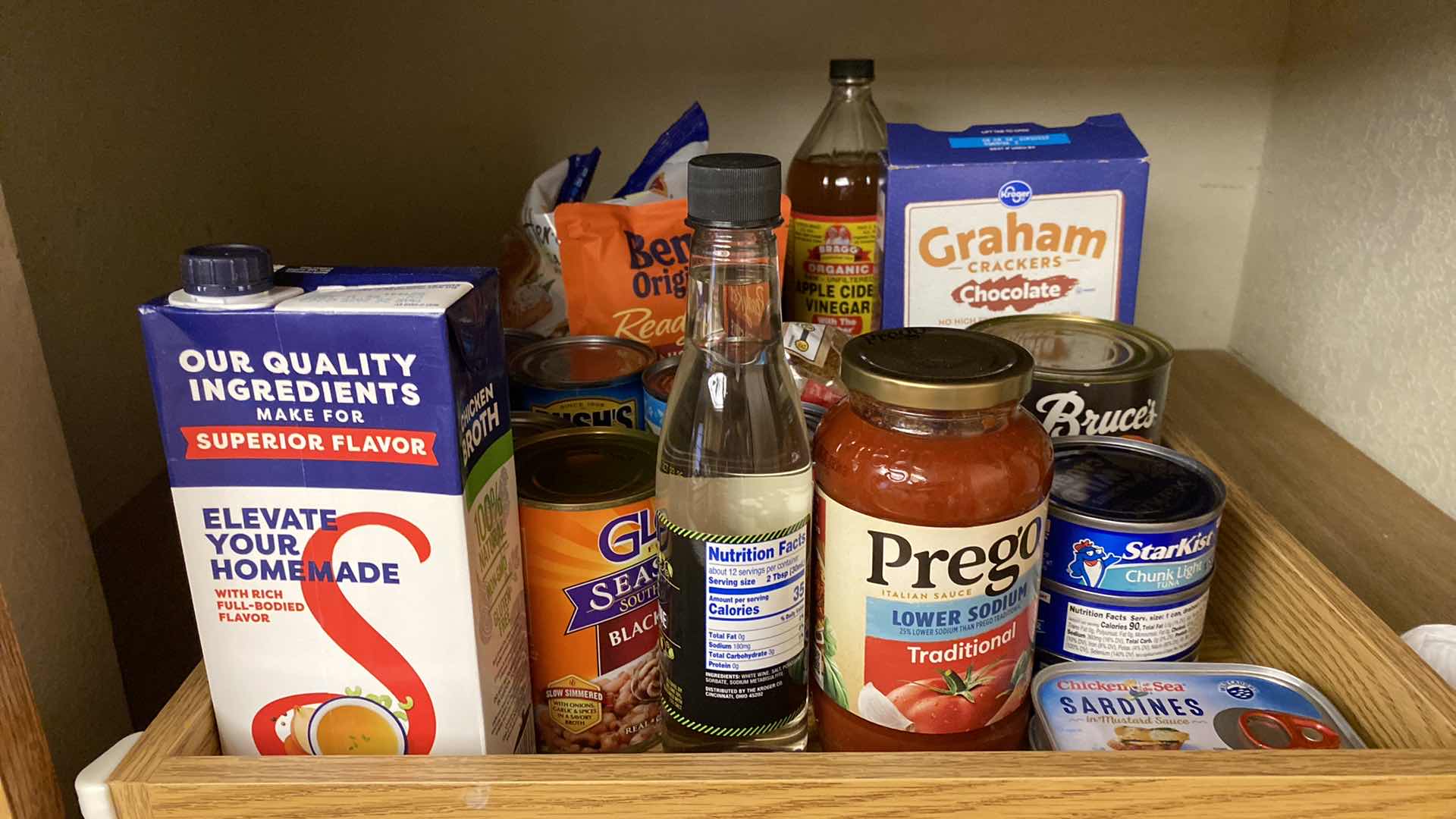 Photo 3 of CONTENTS KITCHEN CABINET STORAGE AND FOOD