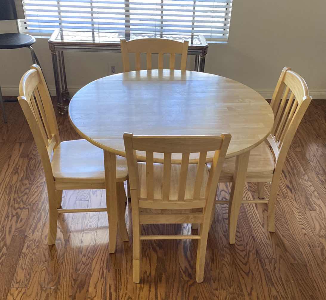 Photo 2 of MAPLE KITCHEN TABLE WITH 4 CHAIRS EXTENDED MEASUREMENTS 41” x 30”