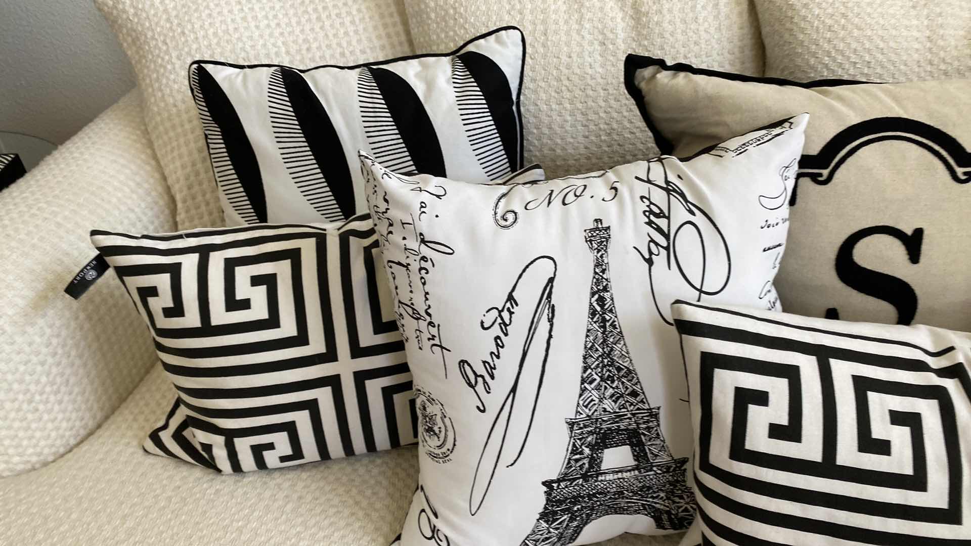 Photo 2 of 6 BLACK AND WHITE TOSS PILLOWS