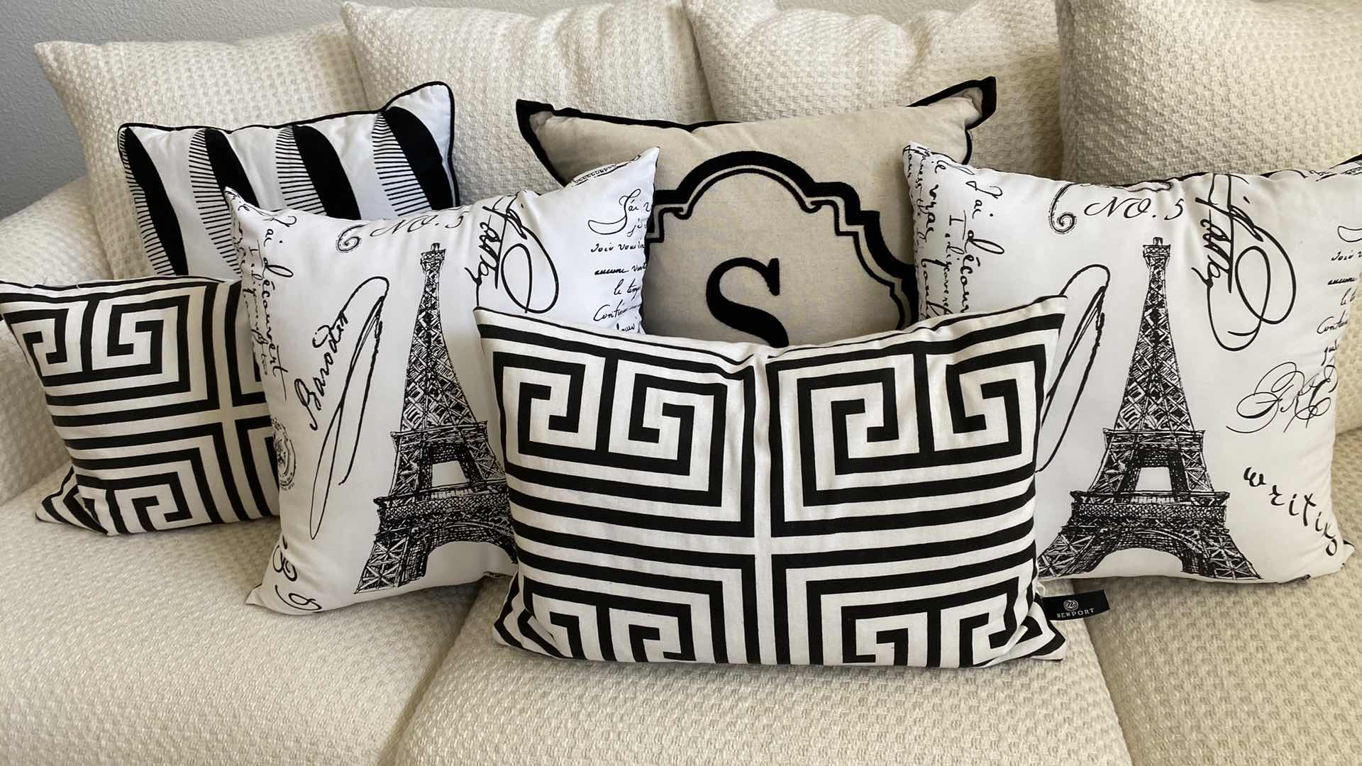 Photo 1 of 6 BLACK AND WHITE TOSS PILLOWS