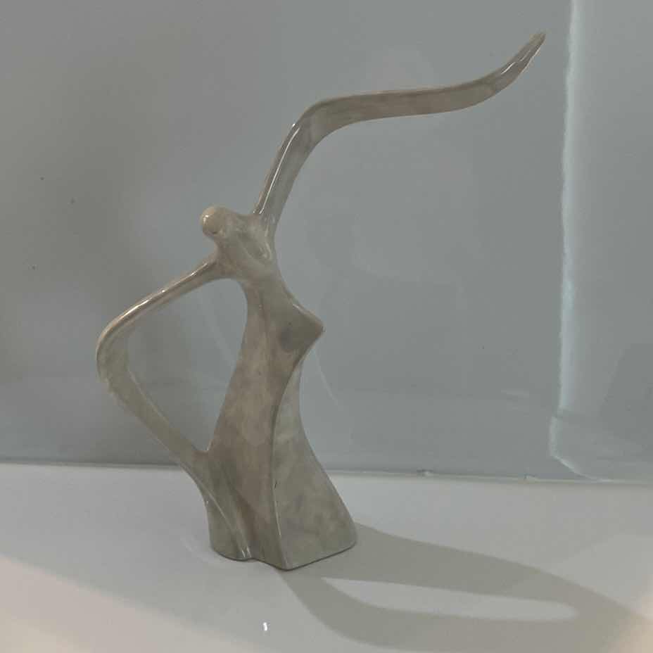 Photo 1 of CERAMIC SEAGULL STATUE H 16 1/2”