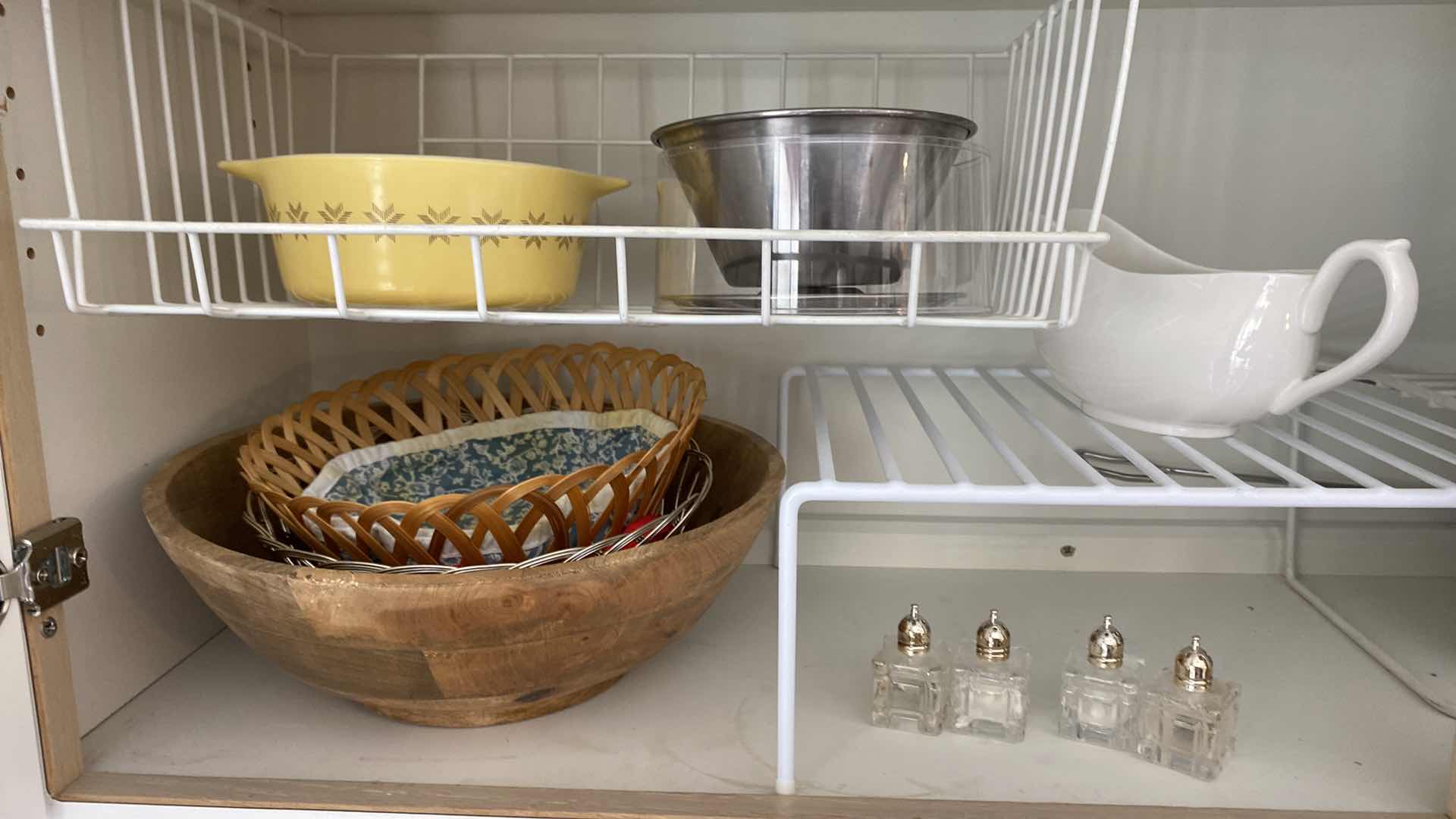 Photo 3 of CONTENTS OF KITCHEN CABINET CAKE STAND PYREX AND MORE