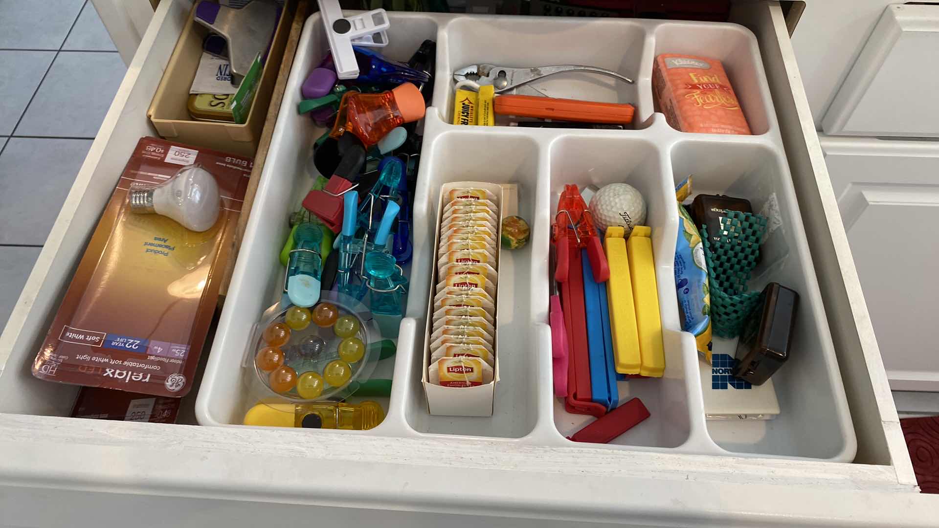 Photo 2 of CONTENTS OF KITCHEN DRAWER AND CABINET - HOUSEHOLD ITEMS