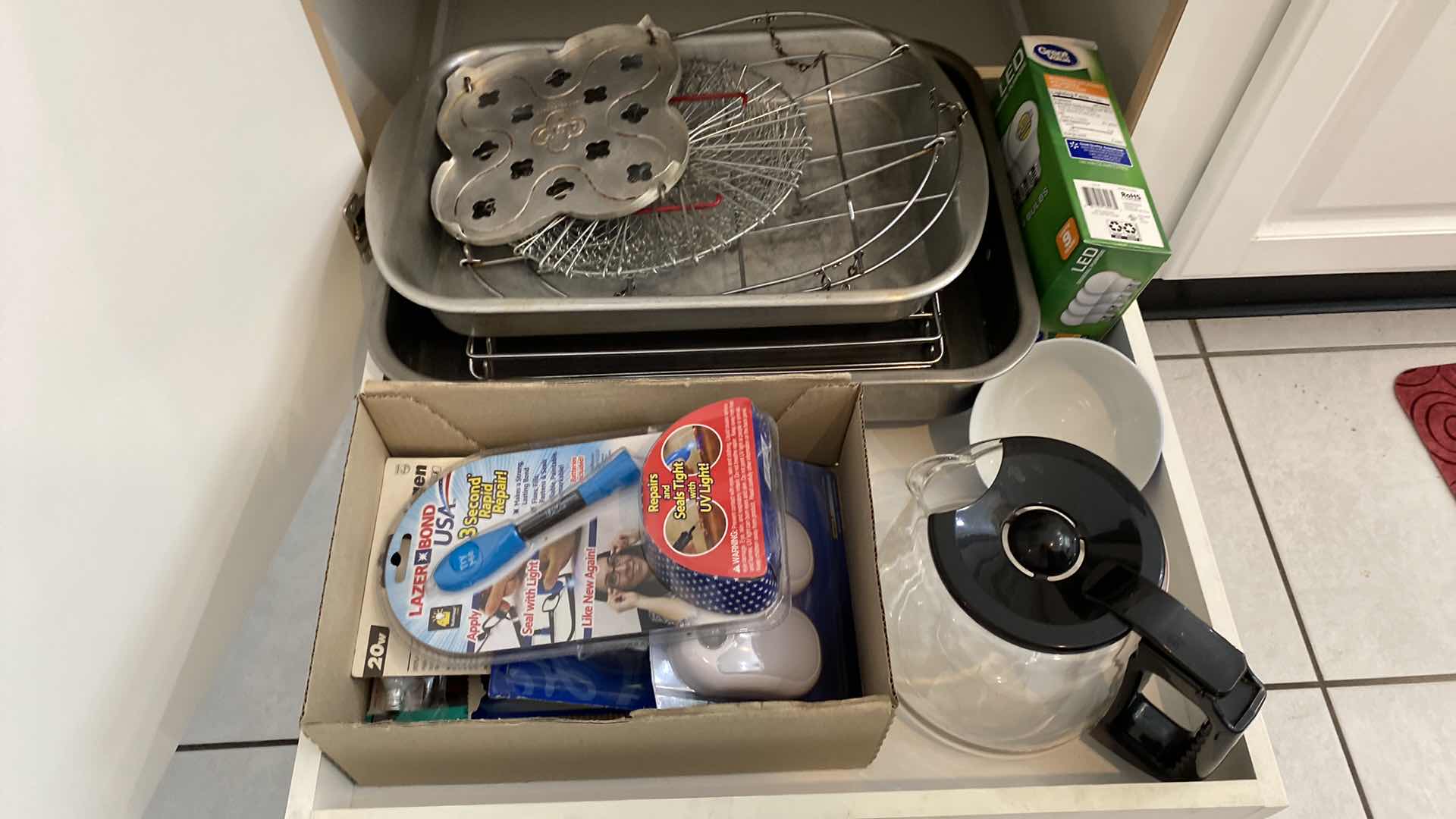 Photo 5 of CONTENTS OF KITCHEN DRAWER AND CABINET - HOUSEHOLD ITEMS