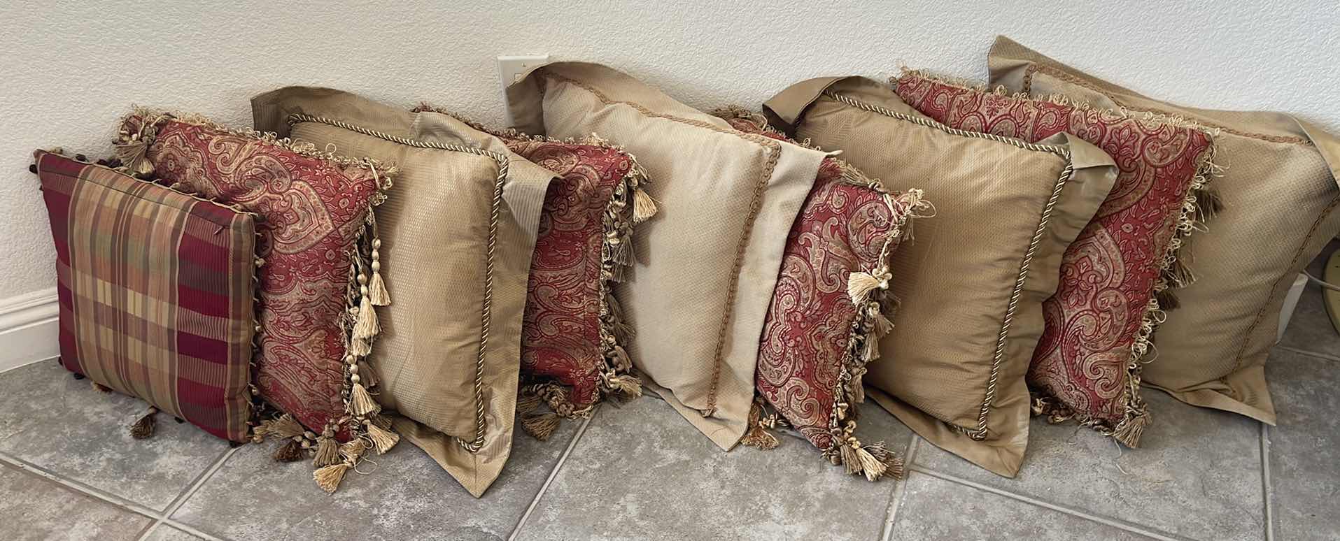 Photo 1 of SOFA/LOVESEAT THROW PILLOWS (9) (LARGEST 19” X 19”)