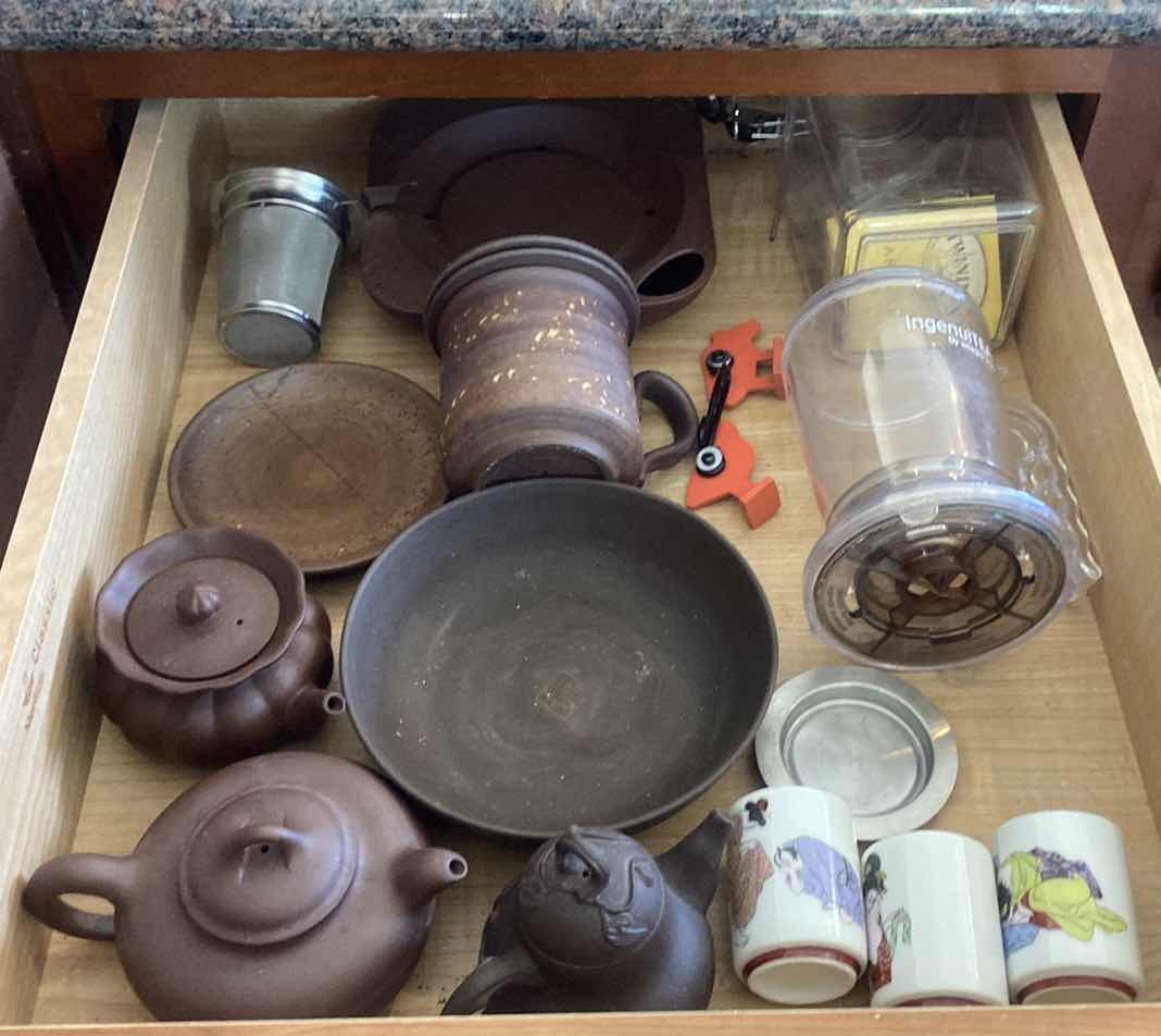 Photo 1 of BAR CONTENTS IN DRAWER - TEA