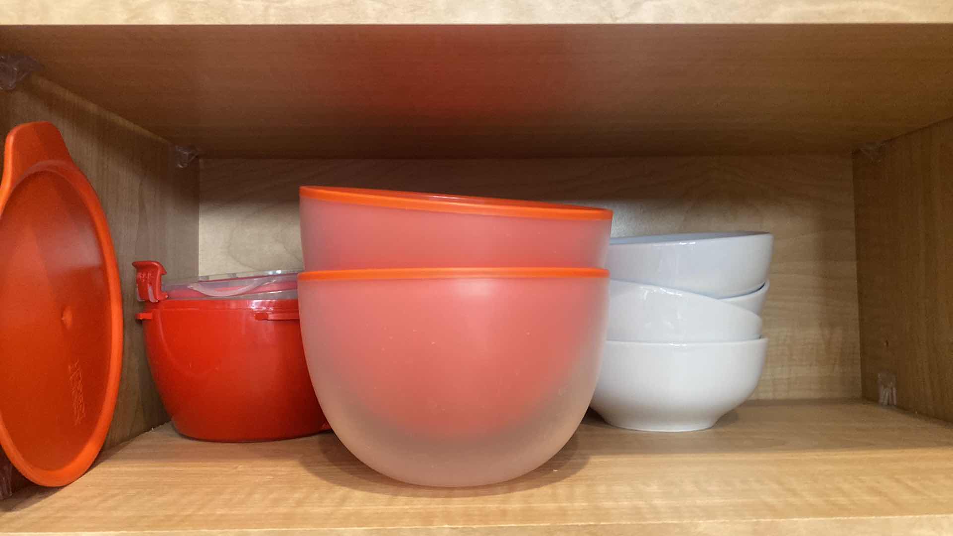 Photo 4 of CONTENTS OF KITCHEN CABINET - DISHES BOWLS