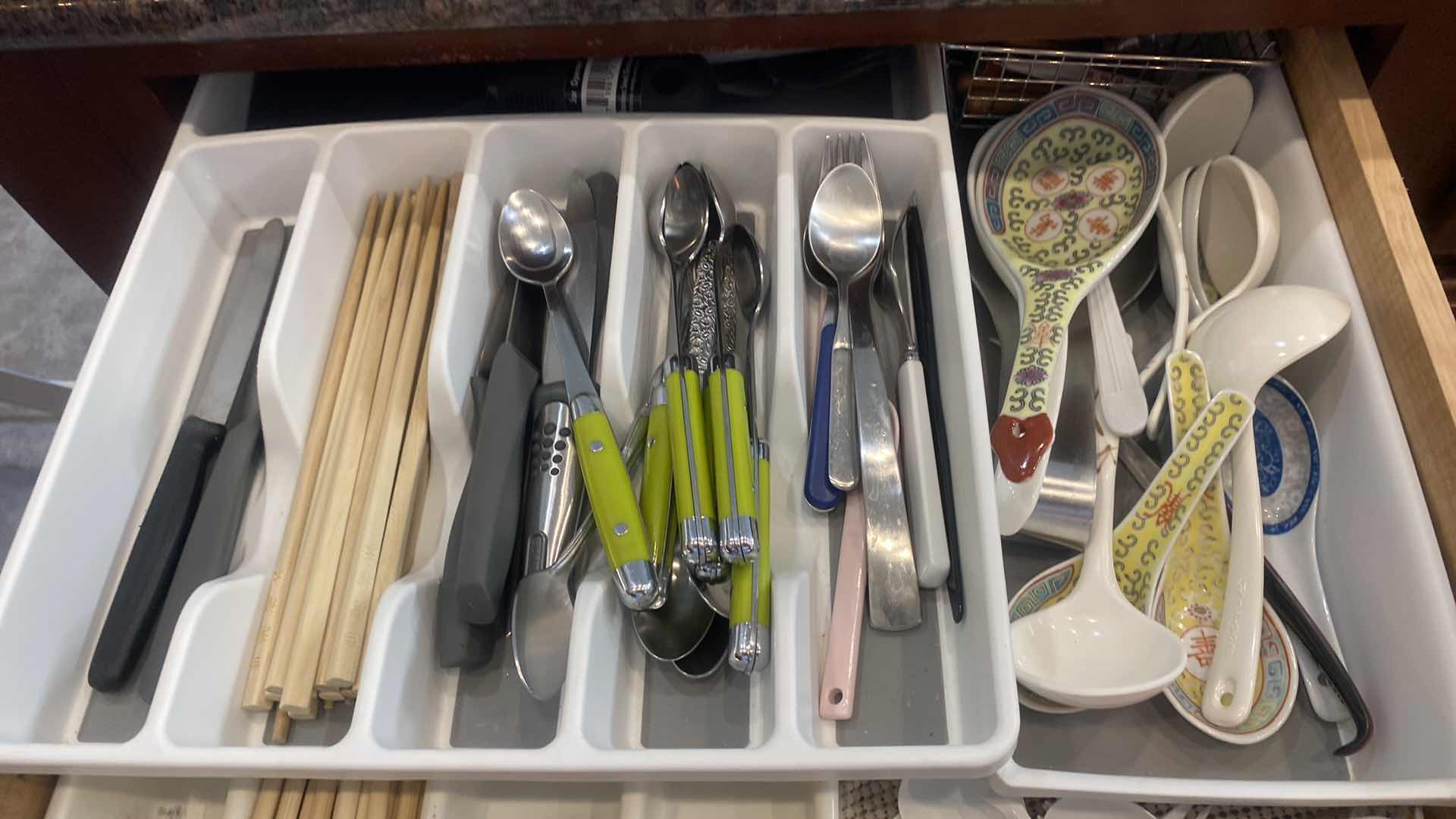 Photo 2 of CONTENTS OF KITCHEN CABINET - SILVERWARE