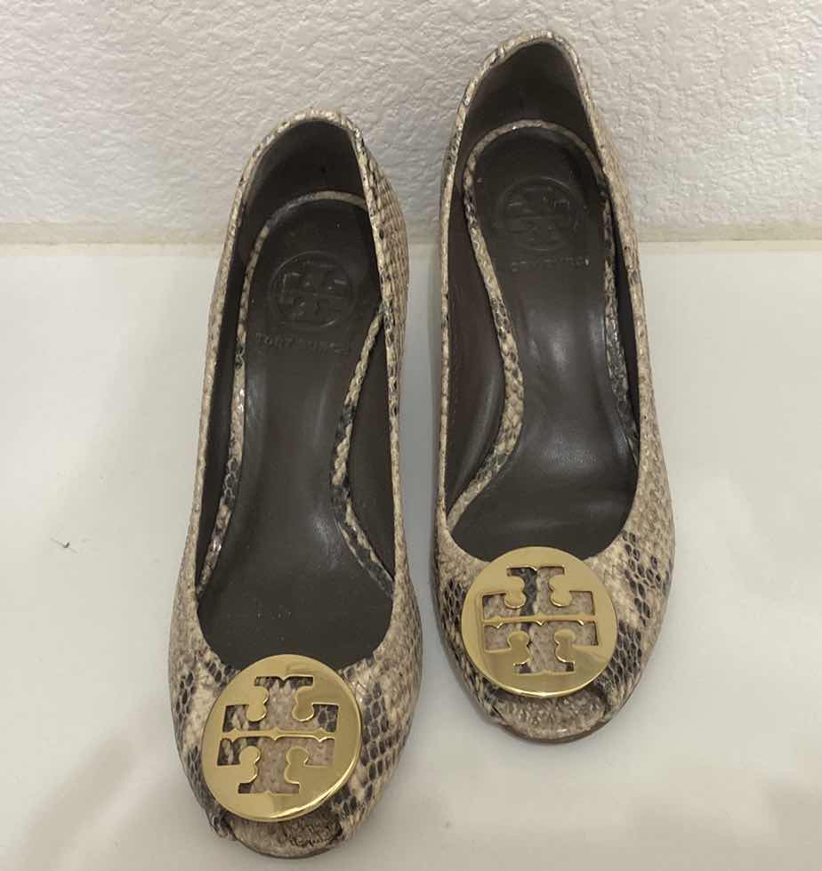 Photo 1 of WOMENS SIZE 6  1/2 TO 7 approx TORY BURCH SHOES