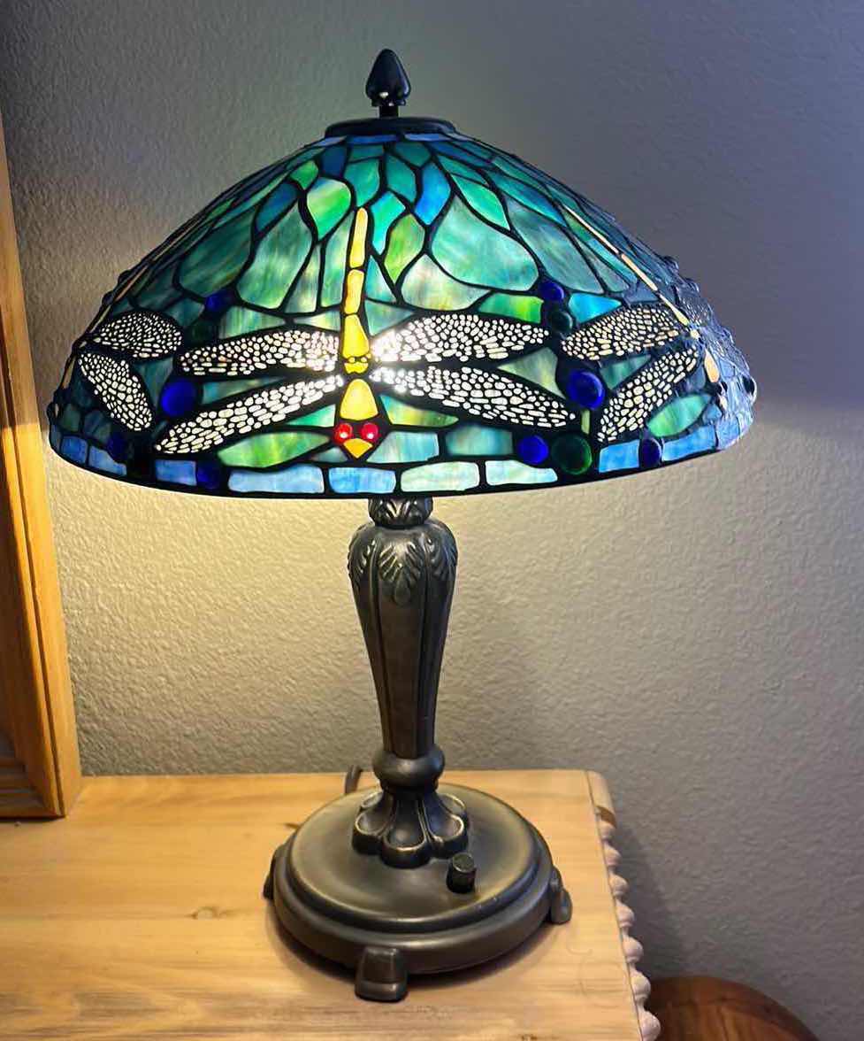 Photo 4 of TIFFANY STYLE LAMP H19”