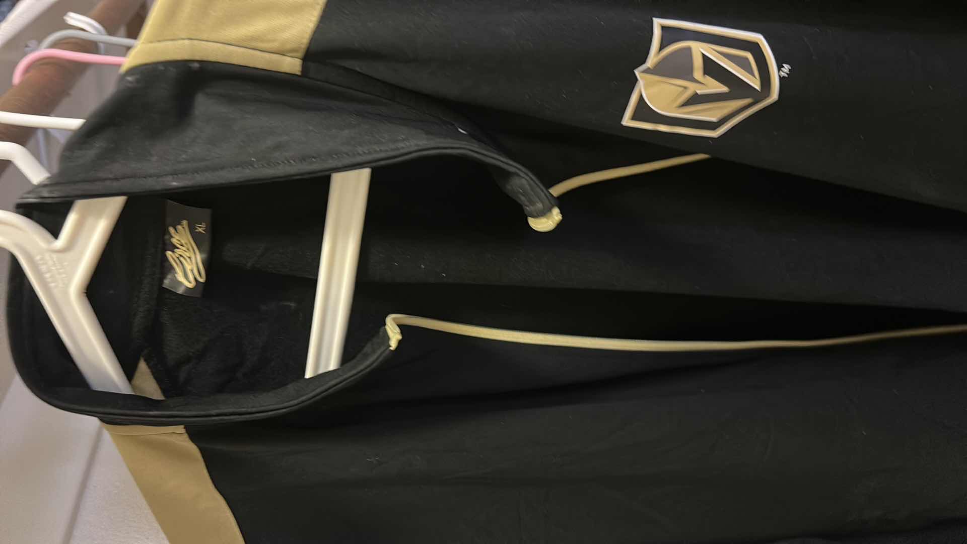 Photo 2 of MENS VEGAS GOLDEN KNIGHTS CLOTHING L - XXL