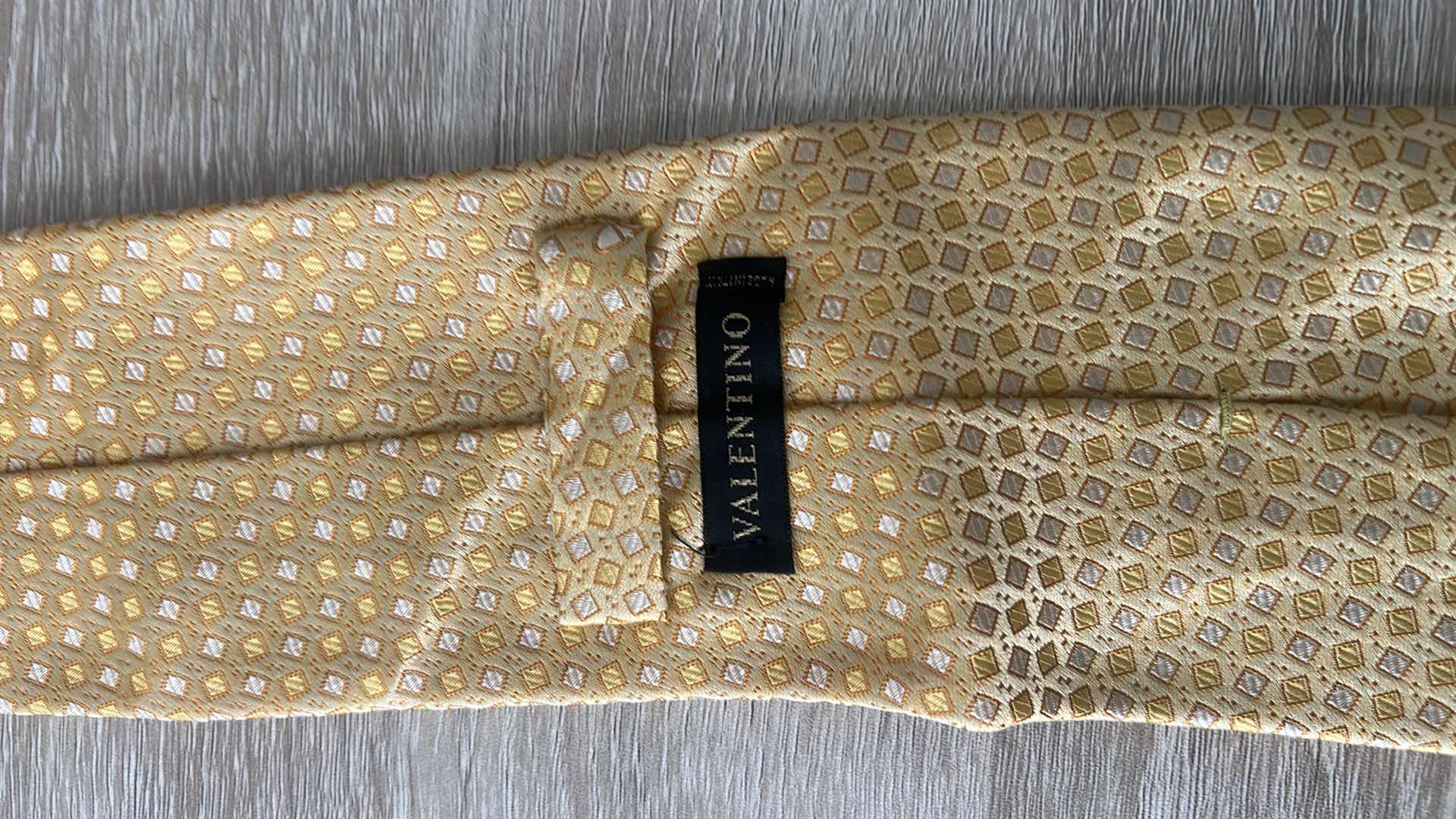 Photo 3 of MENS VALENTINO 100% SILK TIE