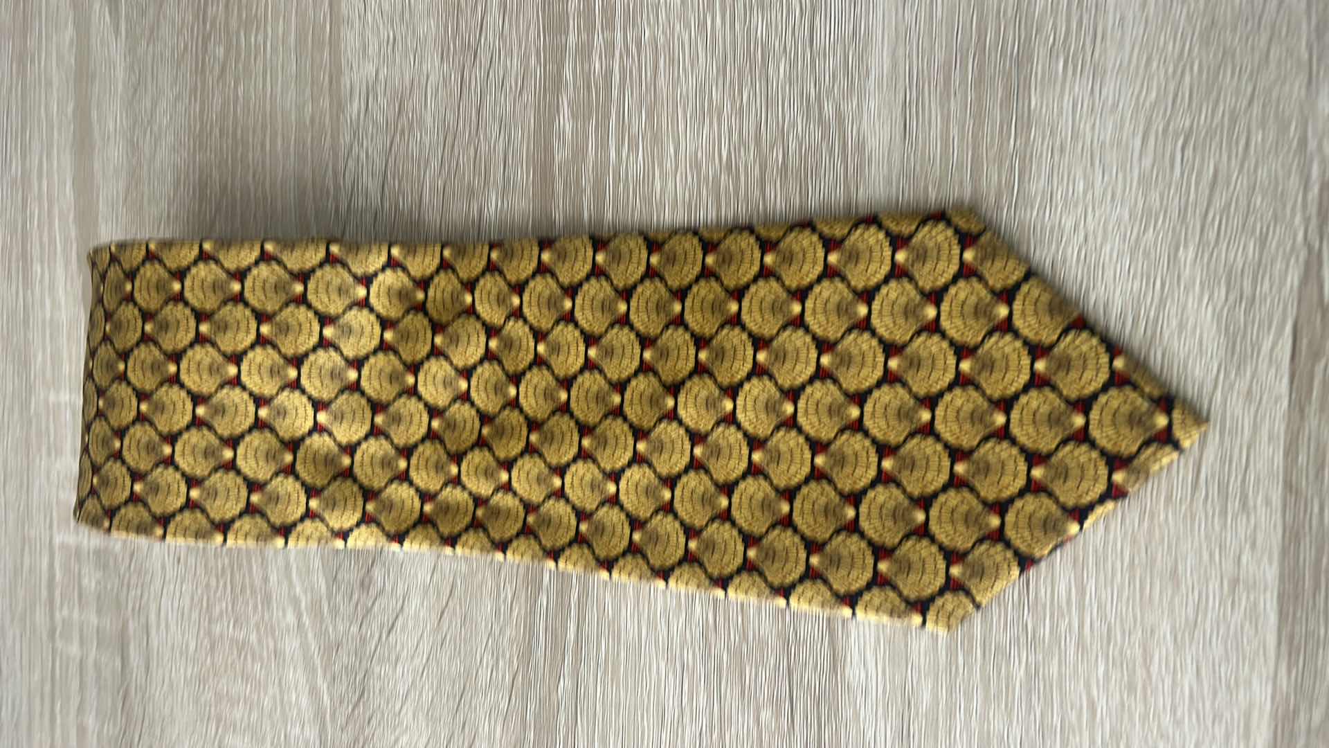 Photo 2 of MENS HANDMADE 100% SILK TIE