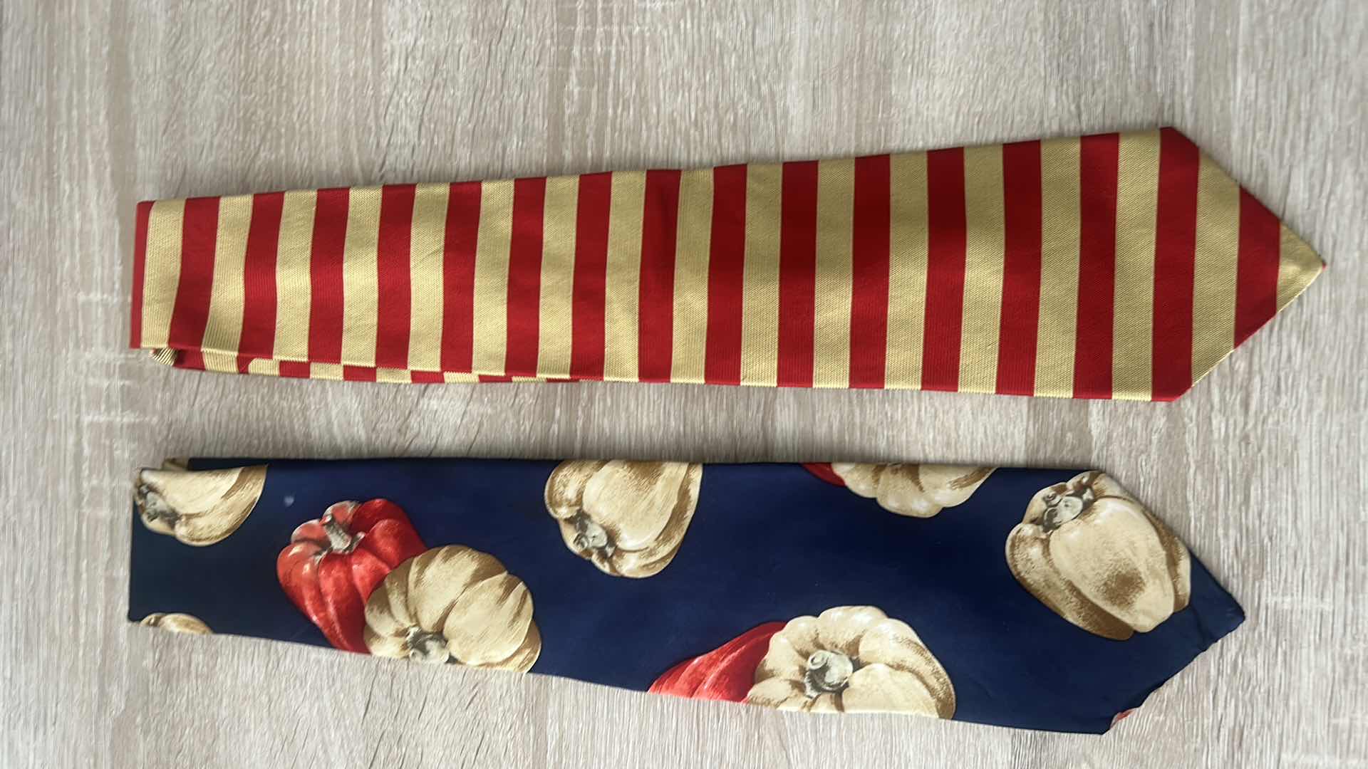 Photo 1 of 2 MENS 100% SILK TIES