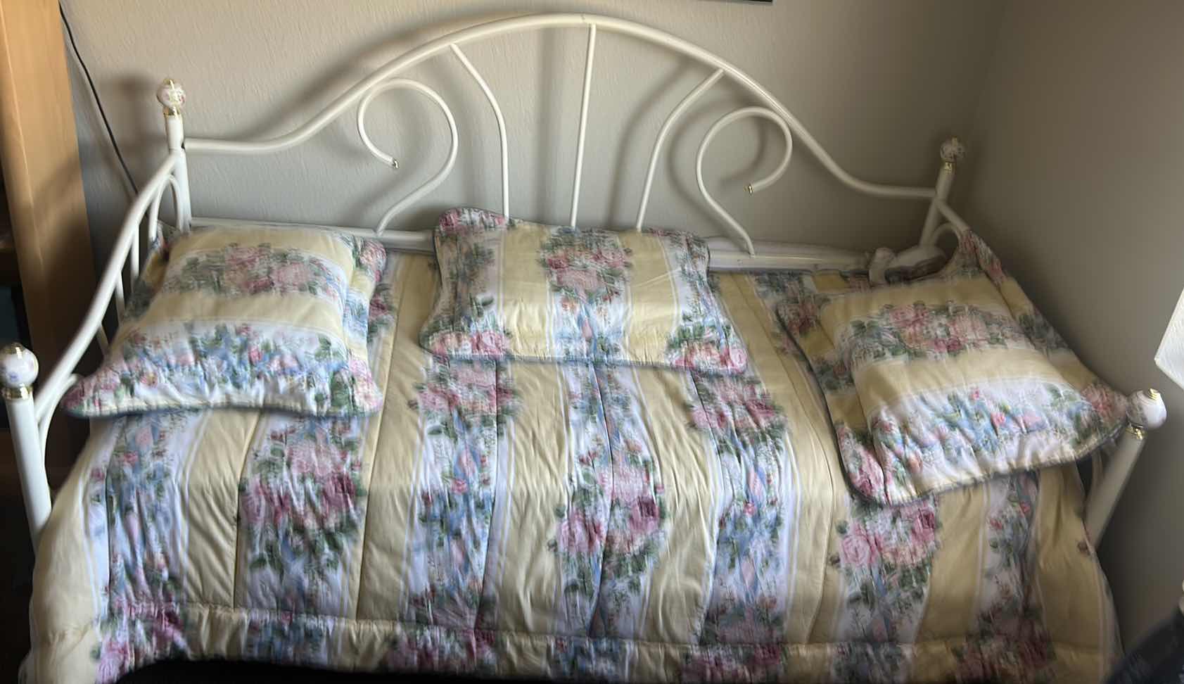 Photo 1 of VINTAGE DAYBED 81” x 39”