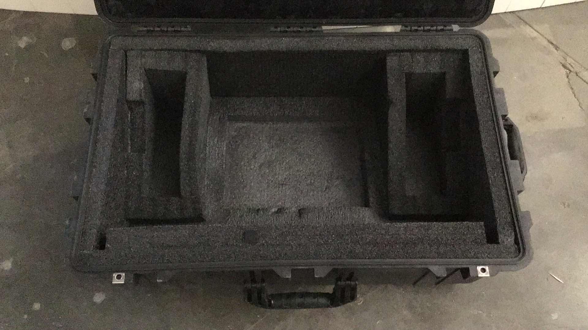 Photo 4 of PELICAN 1650 HARD CASE 