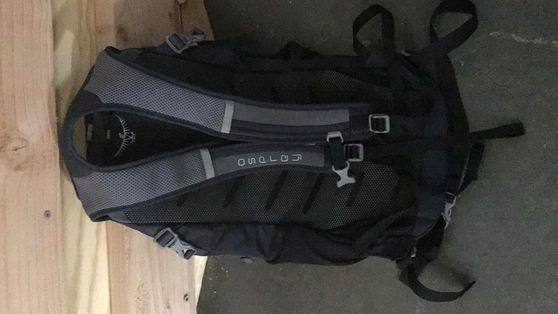 Photo 2 of OSPREY DAYLITE BACKPACK W WATER BLADDER POUCH 