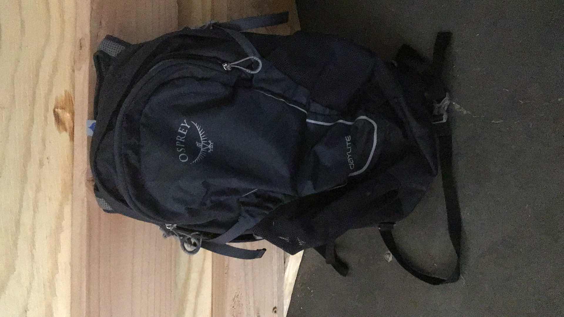 Photo 1 of OSPREY DAYLITE BACKPACK W WATER BLADDER POUCH 