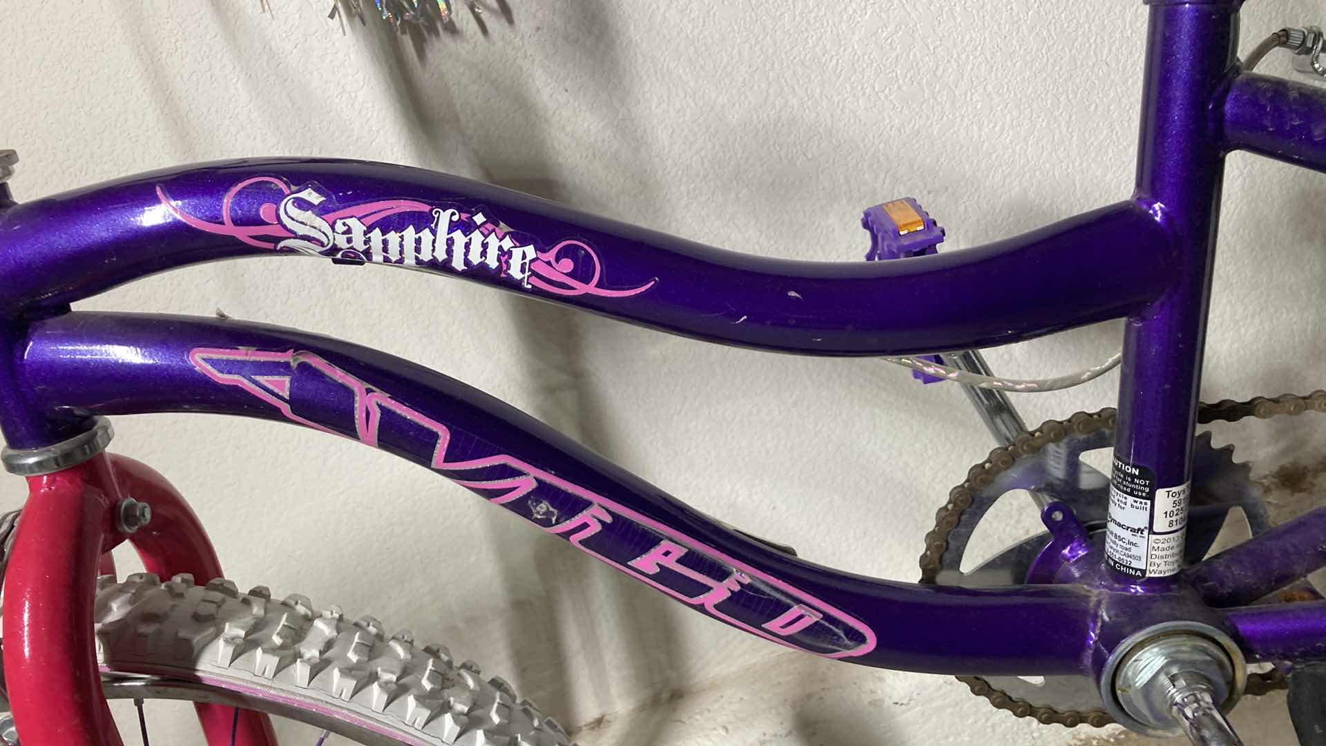 Photo 7 of DYNACRAFT AVIGO SAPPHIRE GIRLS ROCK KIDS BICYCLE W TRAINING WHEELS & DISNEY PRINCESSES HELMET