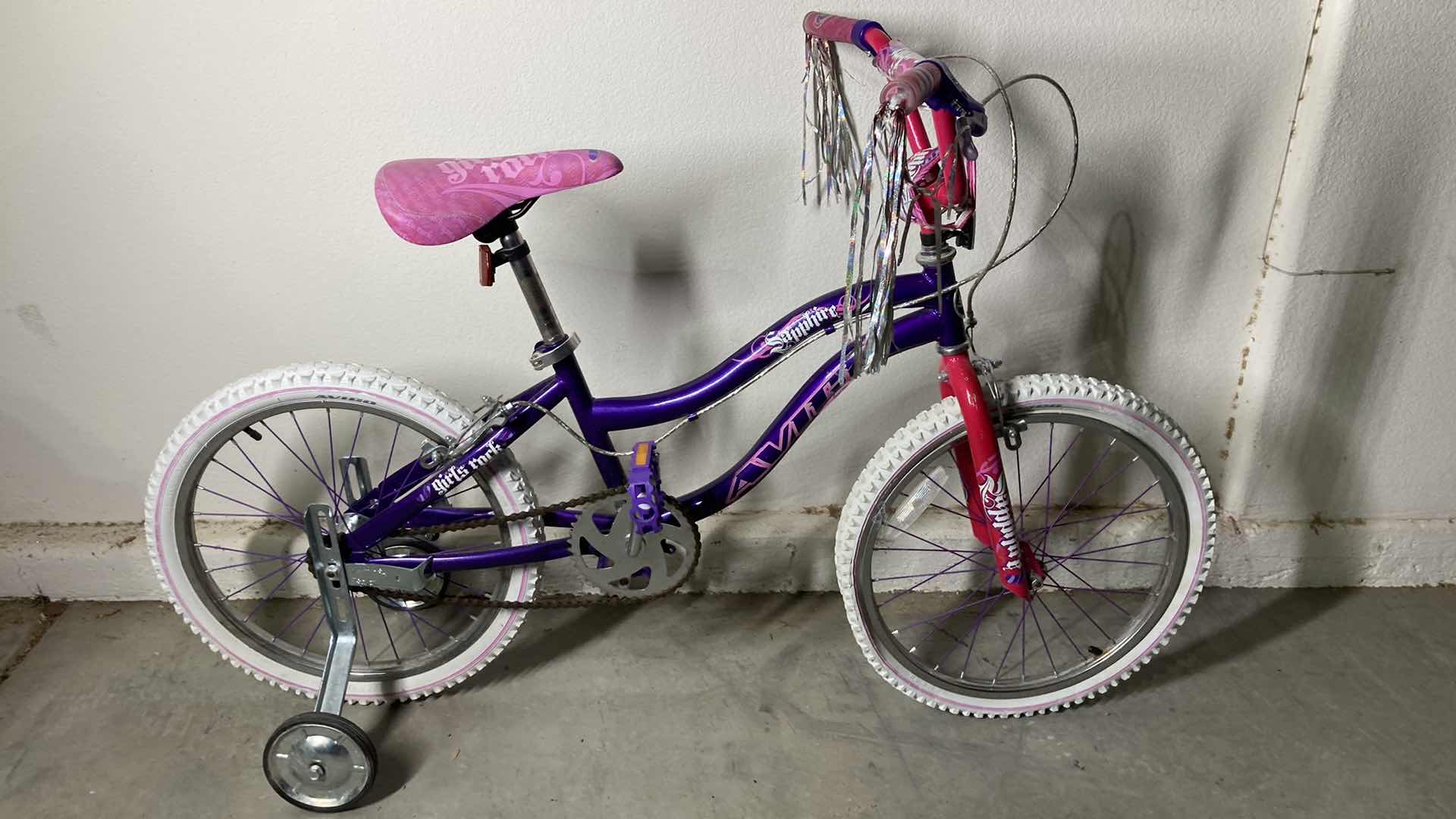 Photo 2 of DYNACRAFT AVIGO SAPPHIRE GIRLS ROCK KIDS BICYCLE W TRAINING WHEELS & DISNEY PRINCESSES HELMET