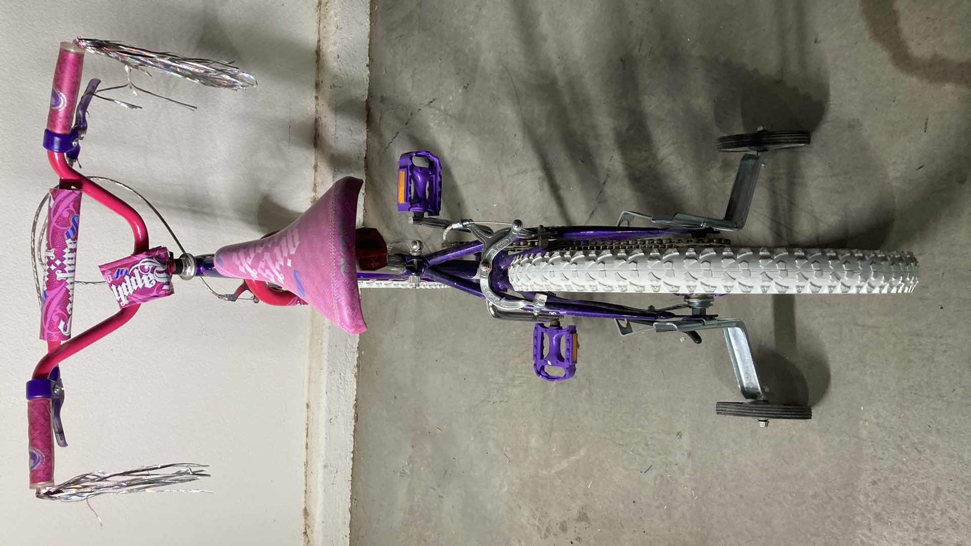 Photo 5 of DYNACRAFT AVIGO SAPPHIRE GIRLS ROCK KIDS BICYCLE W TRAINING WHEELS & DISNEY PRINCESSES HELMET