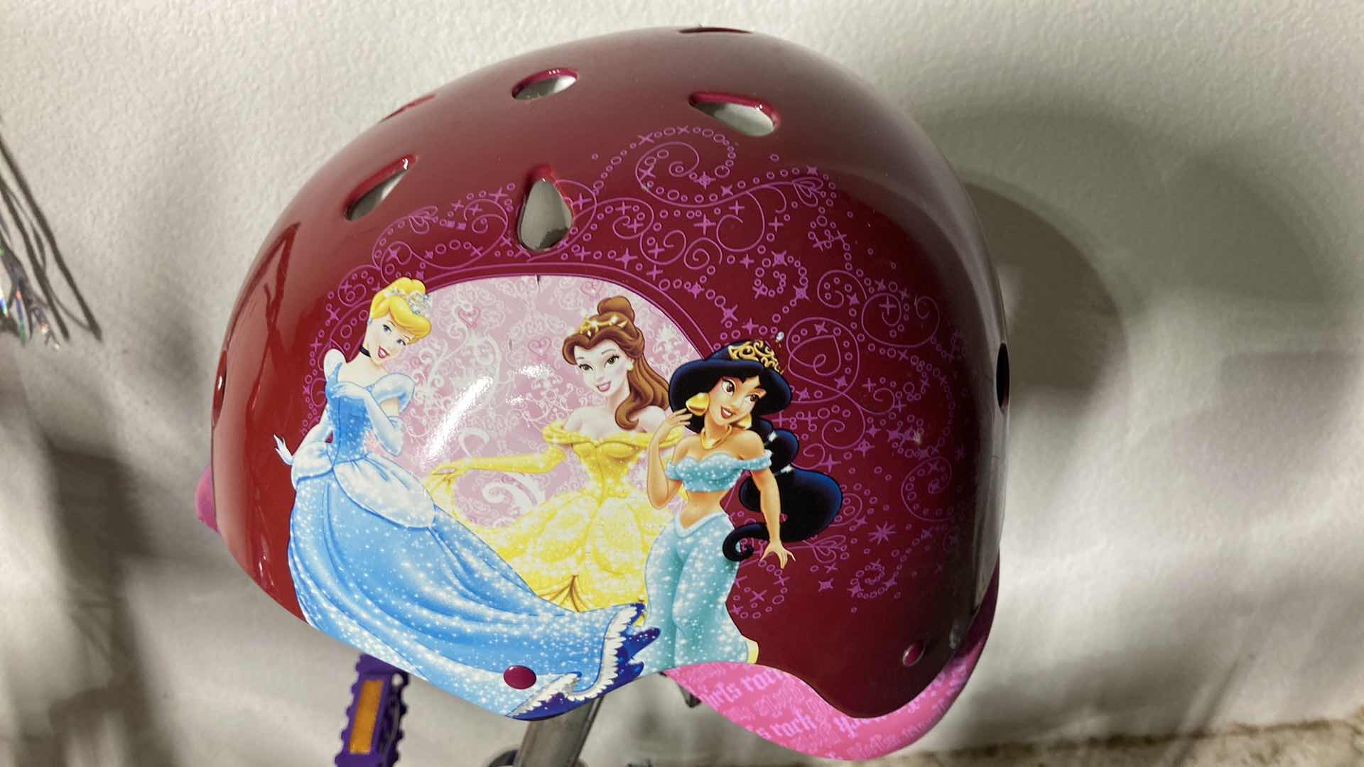 Photo 10 of DYNACRAFT AVIGO SAPPHIRE GIRLS ROCK KIDS BICYCLE W TRAINING WHEELS & DISNEY PRINCESSES HELMET