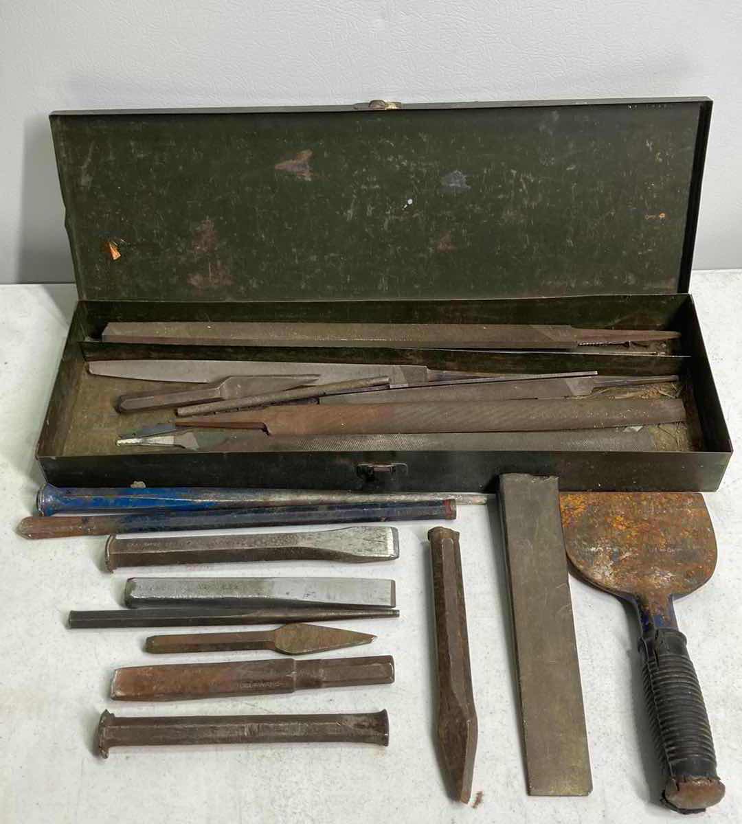 Photo 1 of CHISEL & FILE KIT W TOOL BOX 18.25” X 6” H2”