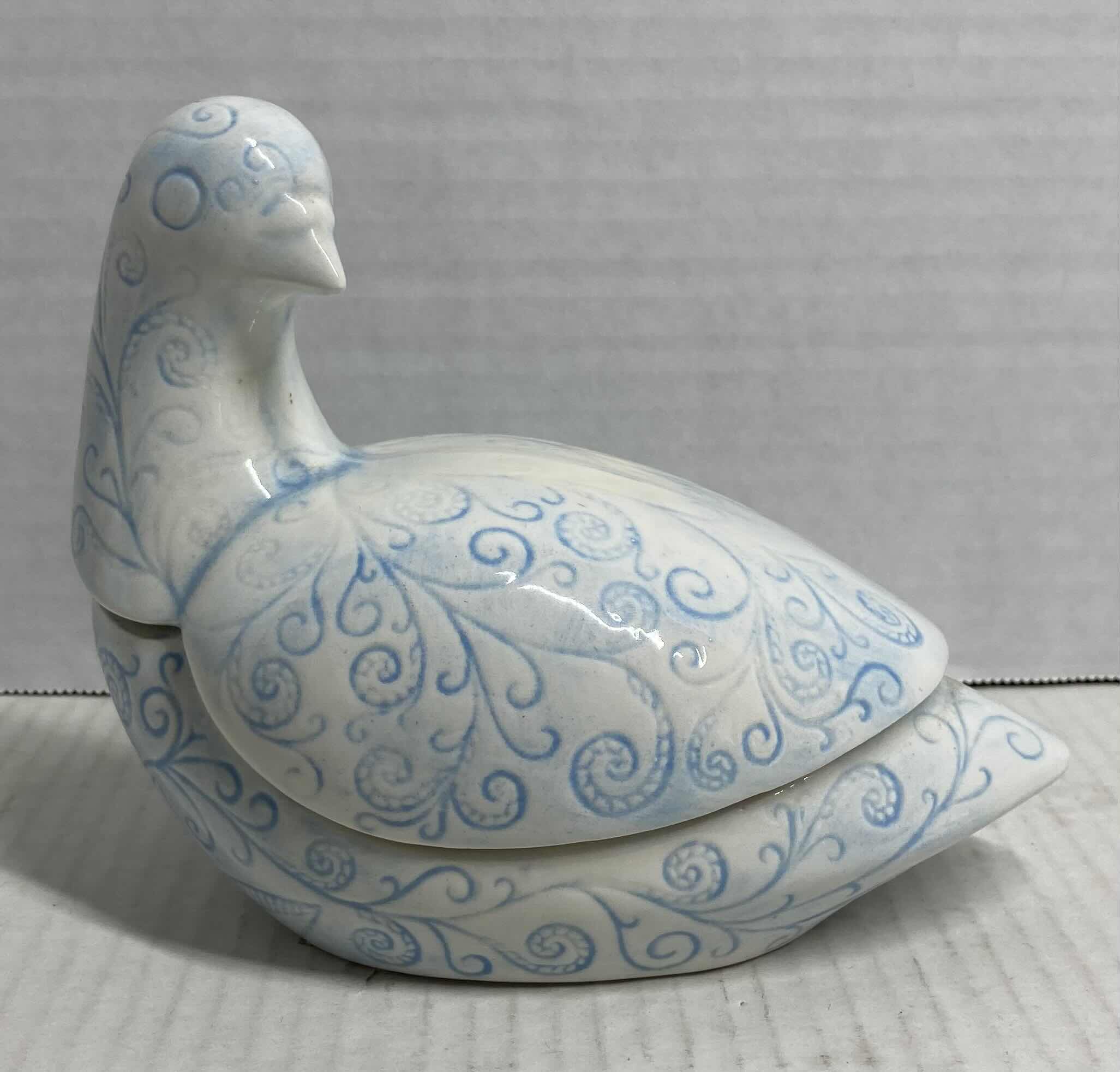 Photo 1 of BIRD VINTAGE PORCELAIN BOX FIGURINE H5”