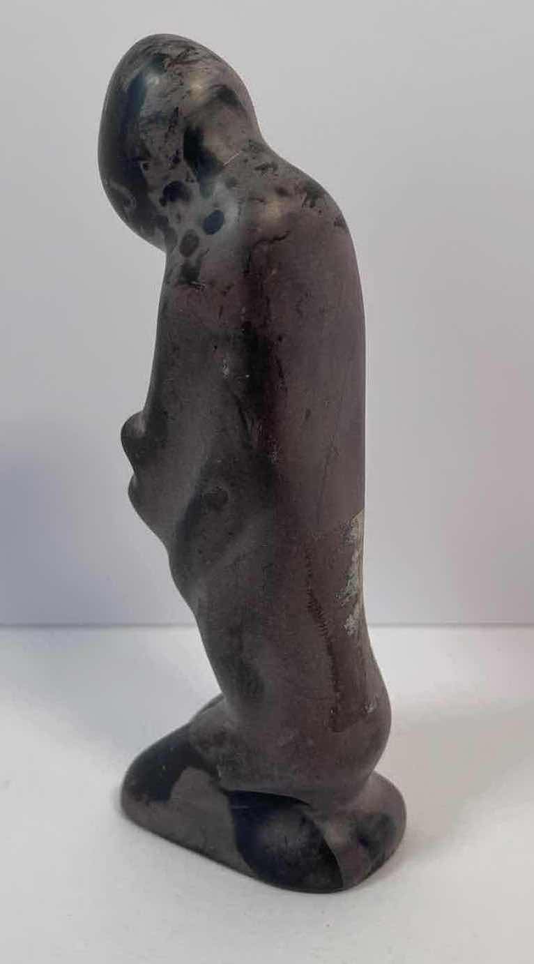 Photo 2 of MOTHER & CHILD AFRICAN SOAPSTONE SCULPTURE HAND CARVED MADE IN KENYA H6”
