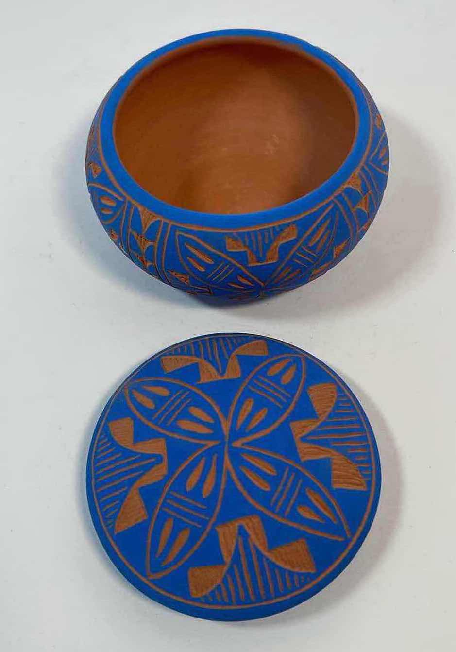 Photo 3 of DSA ACOMA SIGNED NATIVE AMERICAN BOWL WITH LID POTTERY H2.5”