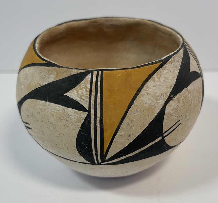 Photo 3 of NATIVE AMERICAN ACOMA POTTERY VASE SIGNED B. RAMIREZ H2.5”