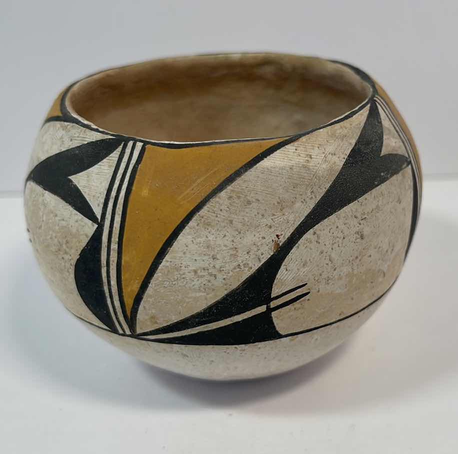 Photo 1 of NATIVE AMERICAN ACOMA POTTERY VASE SIGNED B. RAMIREZ H2.5”