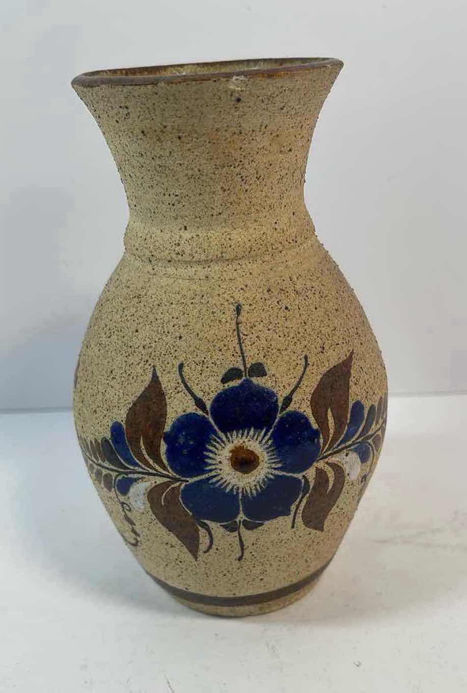 Photo 1 of TONALA MEXICAN FOLK ART POTTERY VASE WITH HAND PAINTED BLUE FLOWER 6”